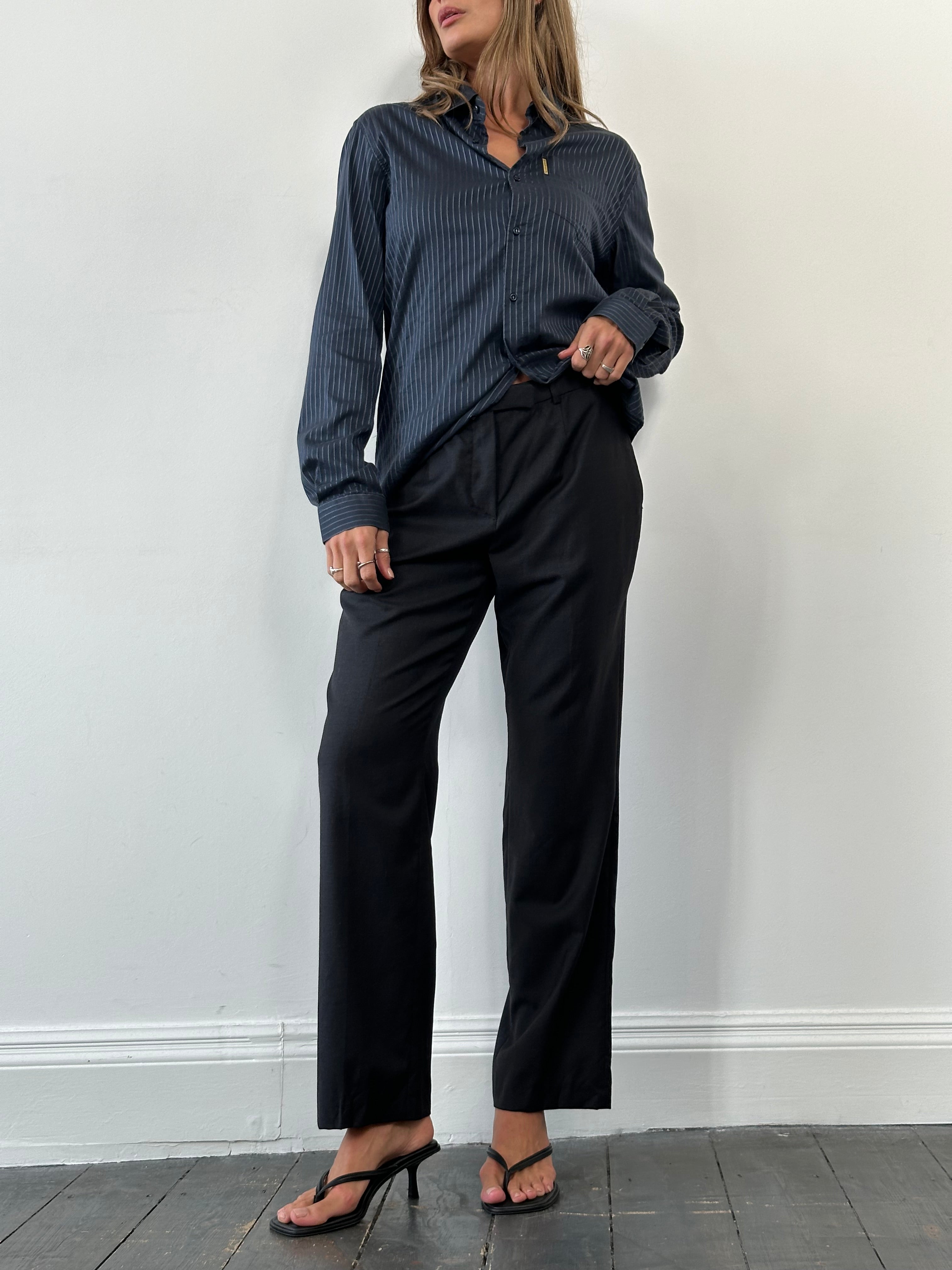 Giorgio Armani Classico pure wool low-mid rise trousers in W30, tailored fit, dark color, front and back view.