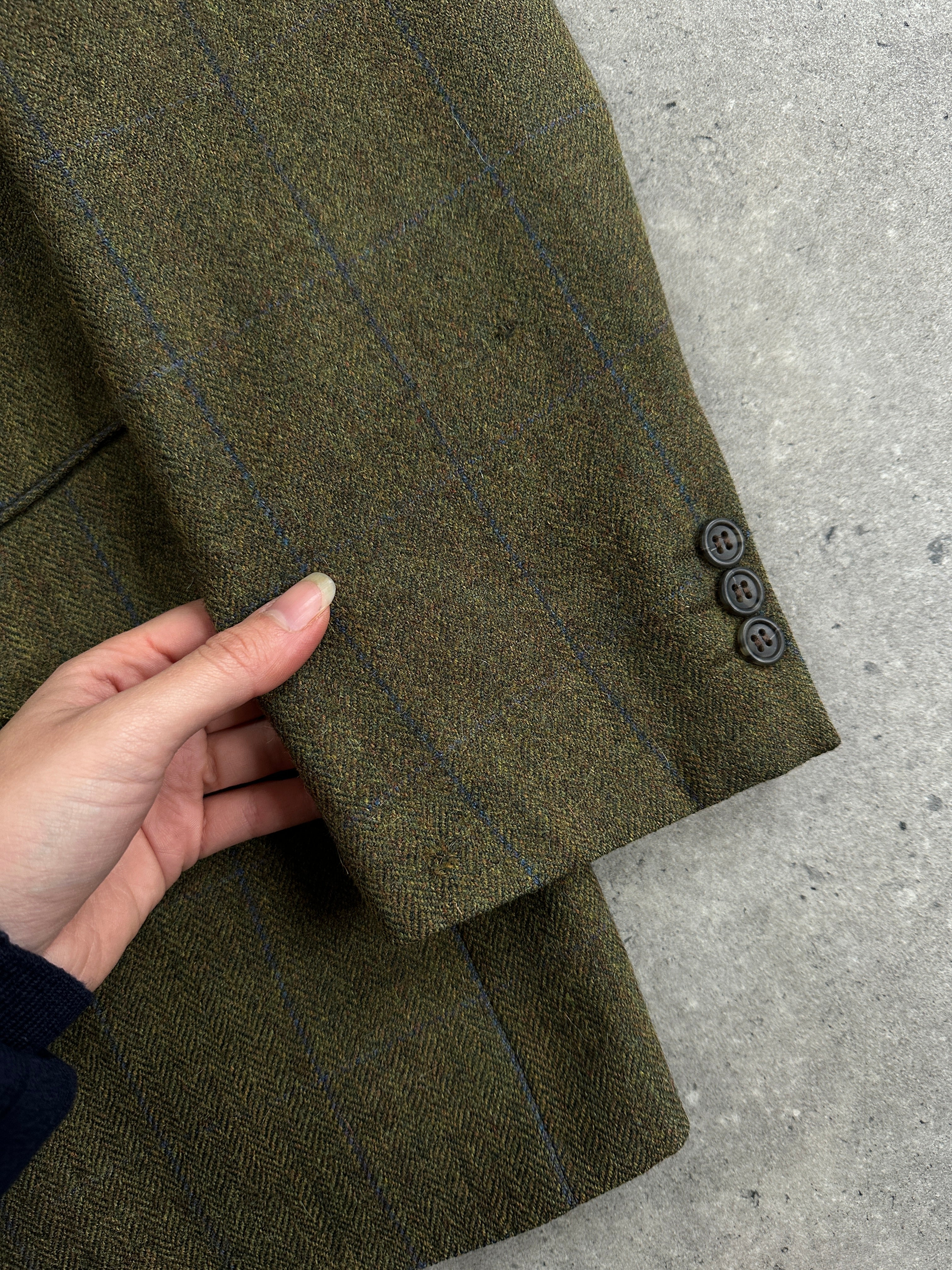 Burberry 1980s check tweed alpaca wool single-breasted blazer, size 42R/L, featuring classic check pattern and tailored fit.