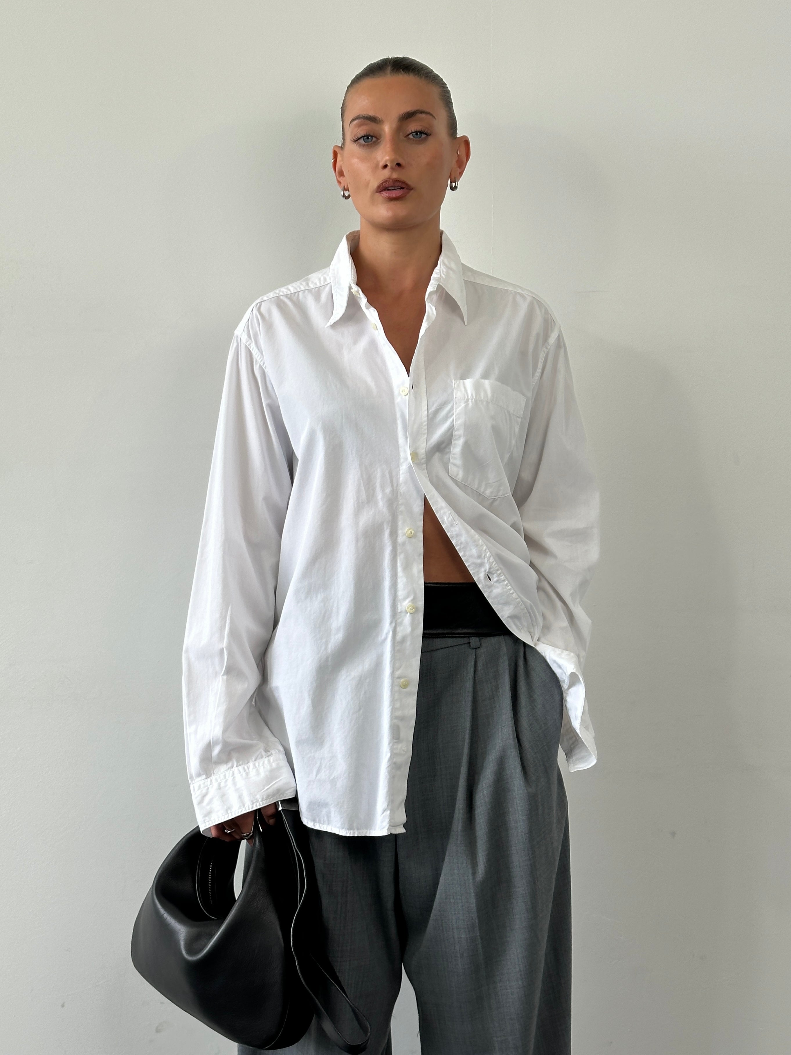 Versace Jeans Couture pure cotton shirt in size large/extra large, featuring a classic design and Versace branding.
