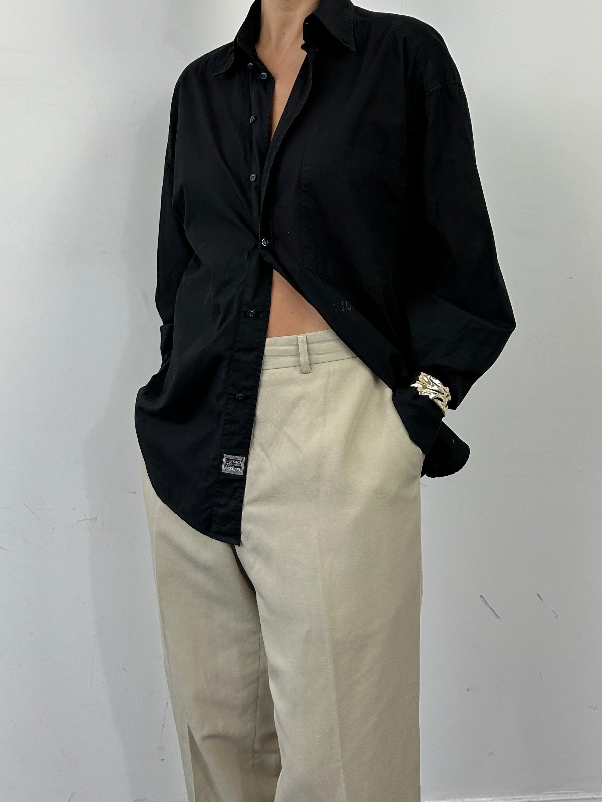 Versace Jeans Couture pure cotton logo shirt in XL, featuring a classic design and the brand's signature style.