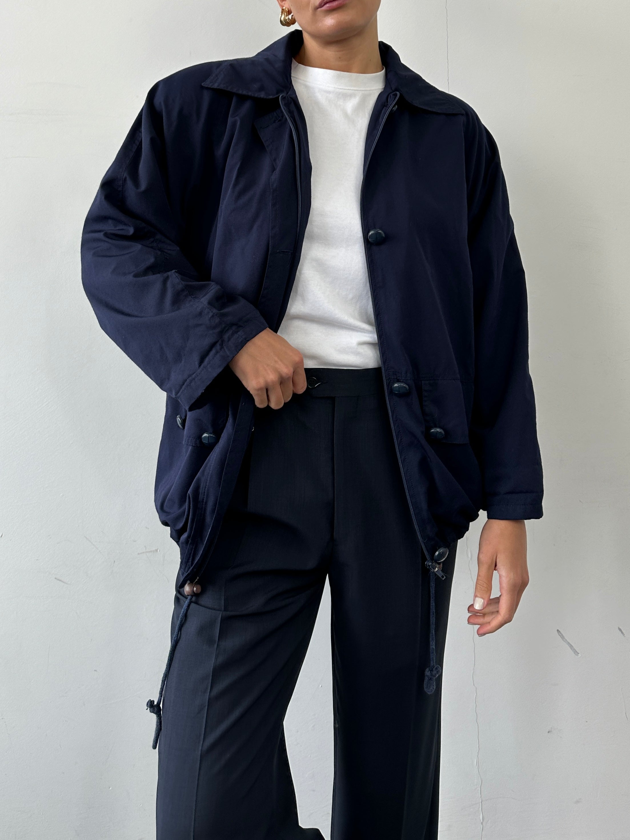 Vintage Italian bomber jacket in size M/L, featuring classic design with detailed stitching and a stylish collar.