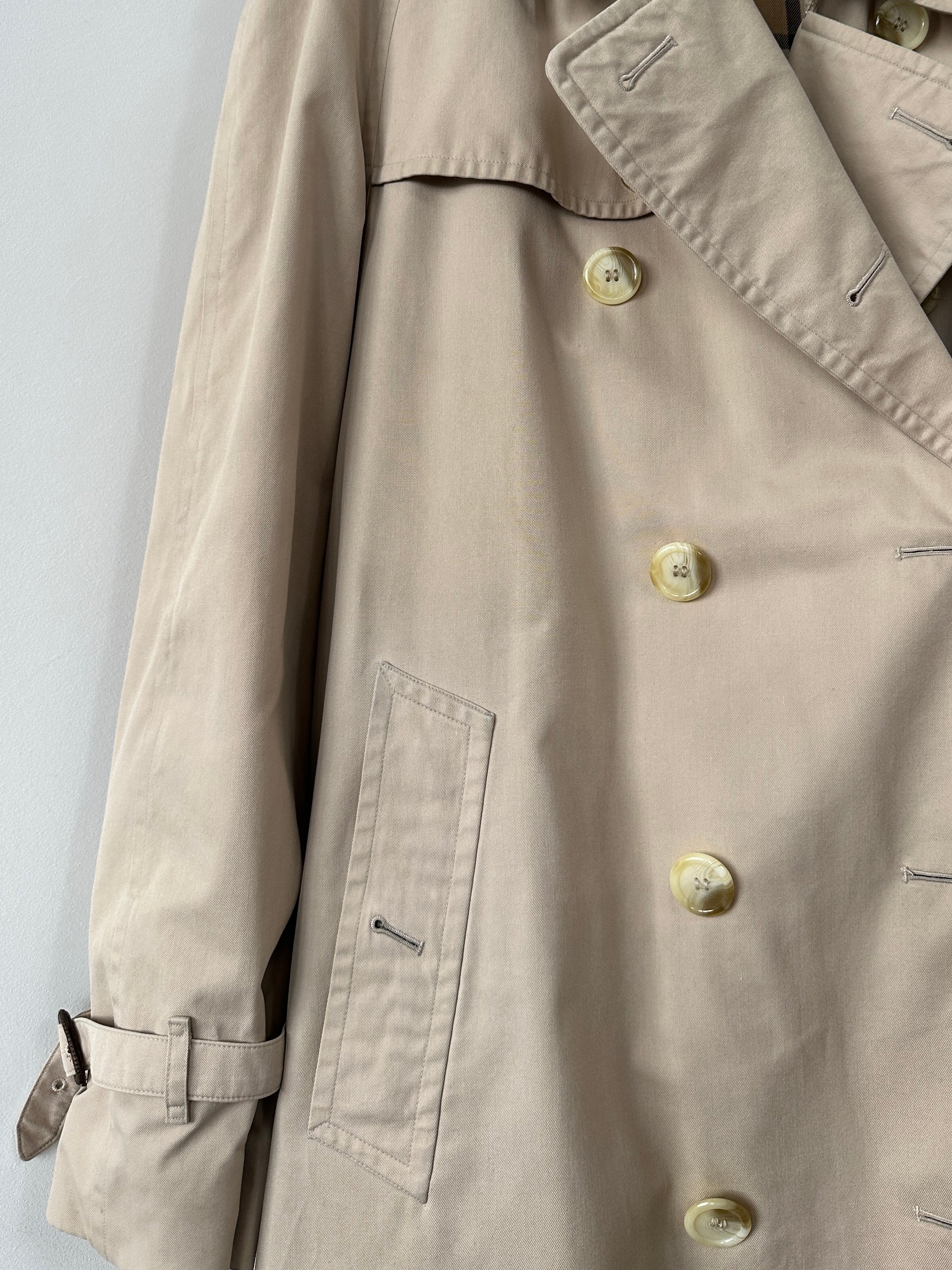 Burberry double-breasted trench coat in XL, shown in classic beige with belt and button details, stylish and timeless outerwear.