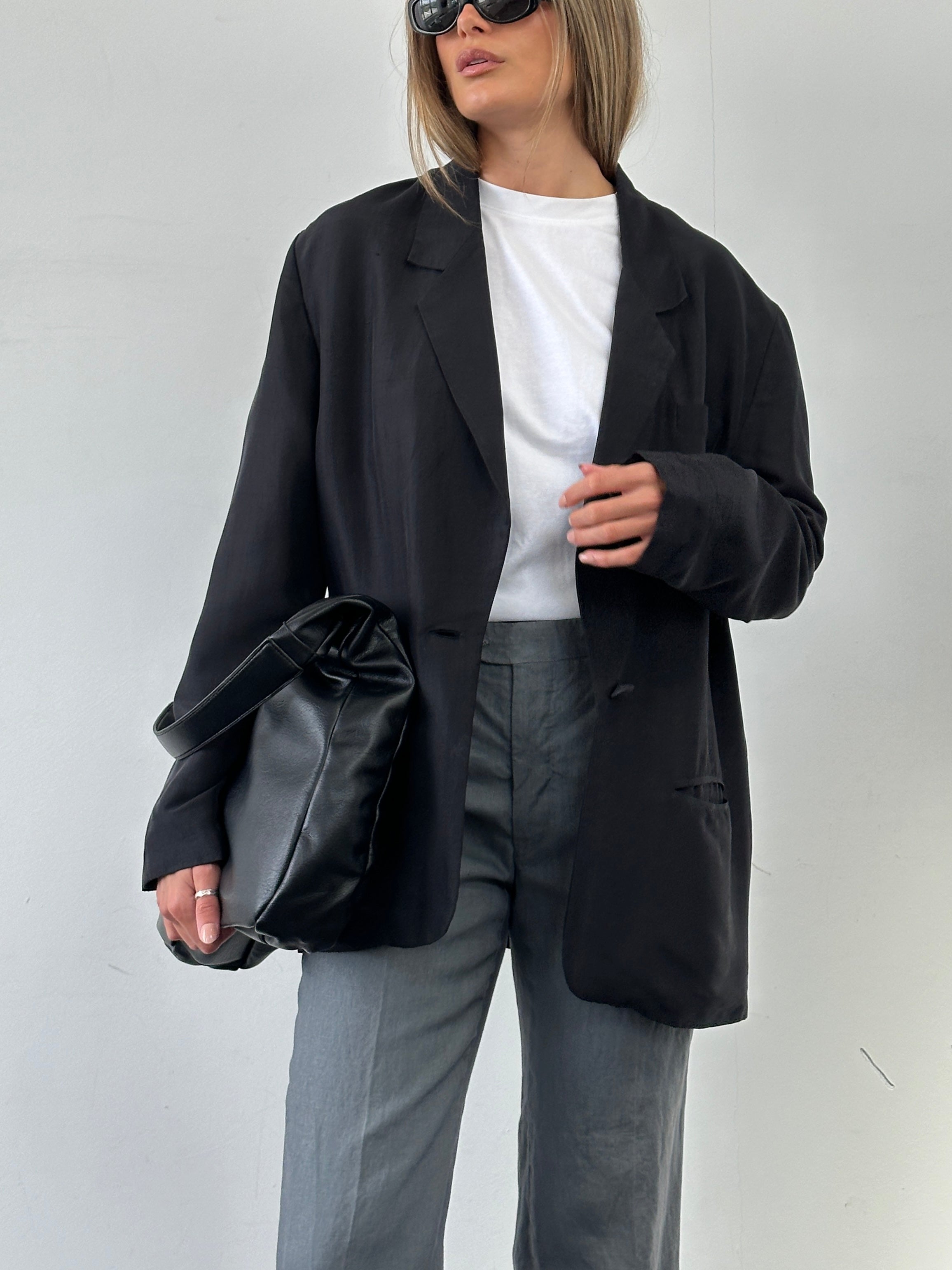 Vintage pure silk lightweight single-breasted blazer in size L, shown in a classic design with a smooth, elegant fabric finish.