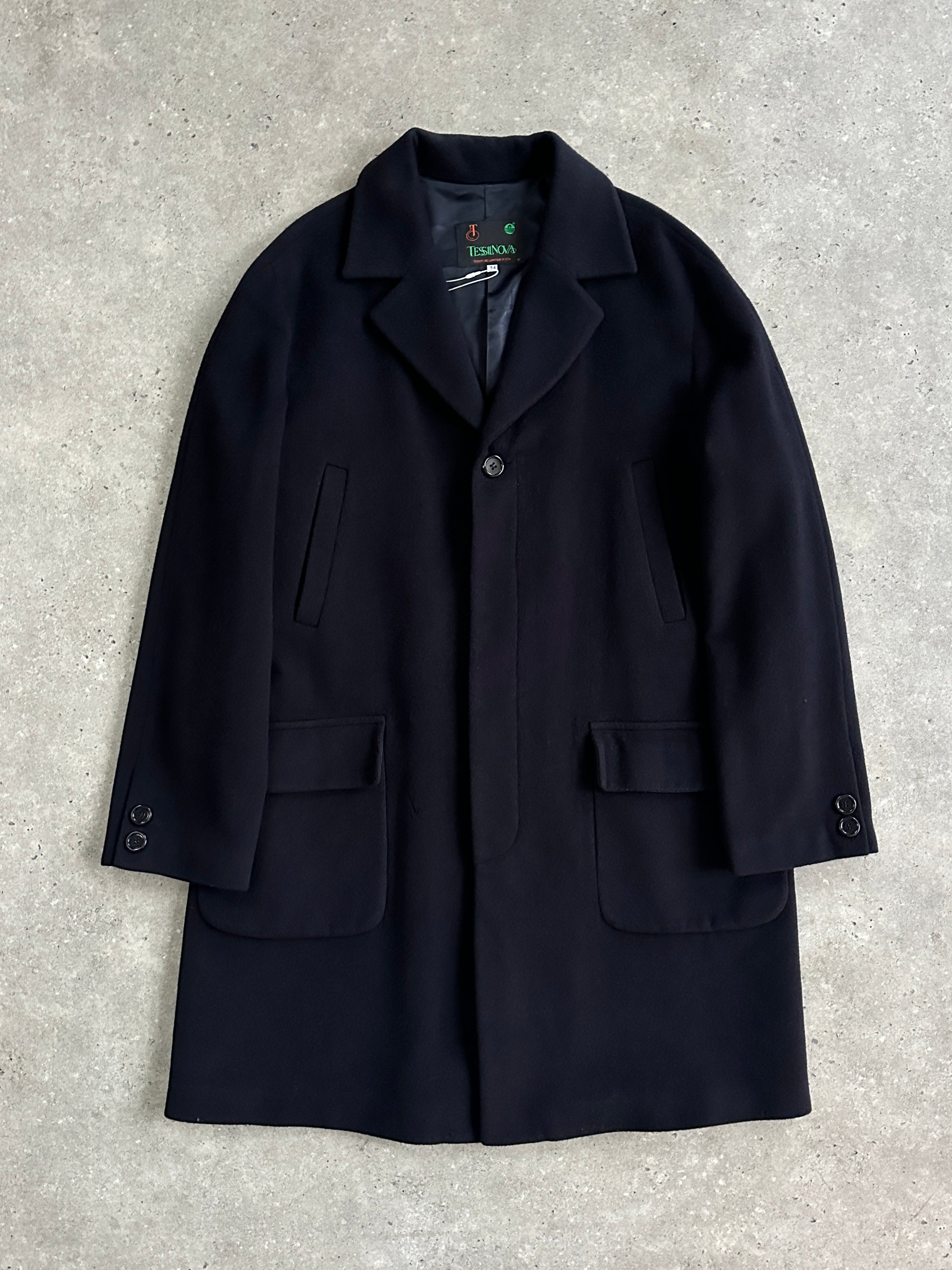 Vintage 1990s wool single-breasted coat in XL/XXL, classic design, warm and stylish, made by Vintage brand.