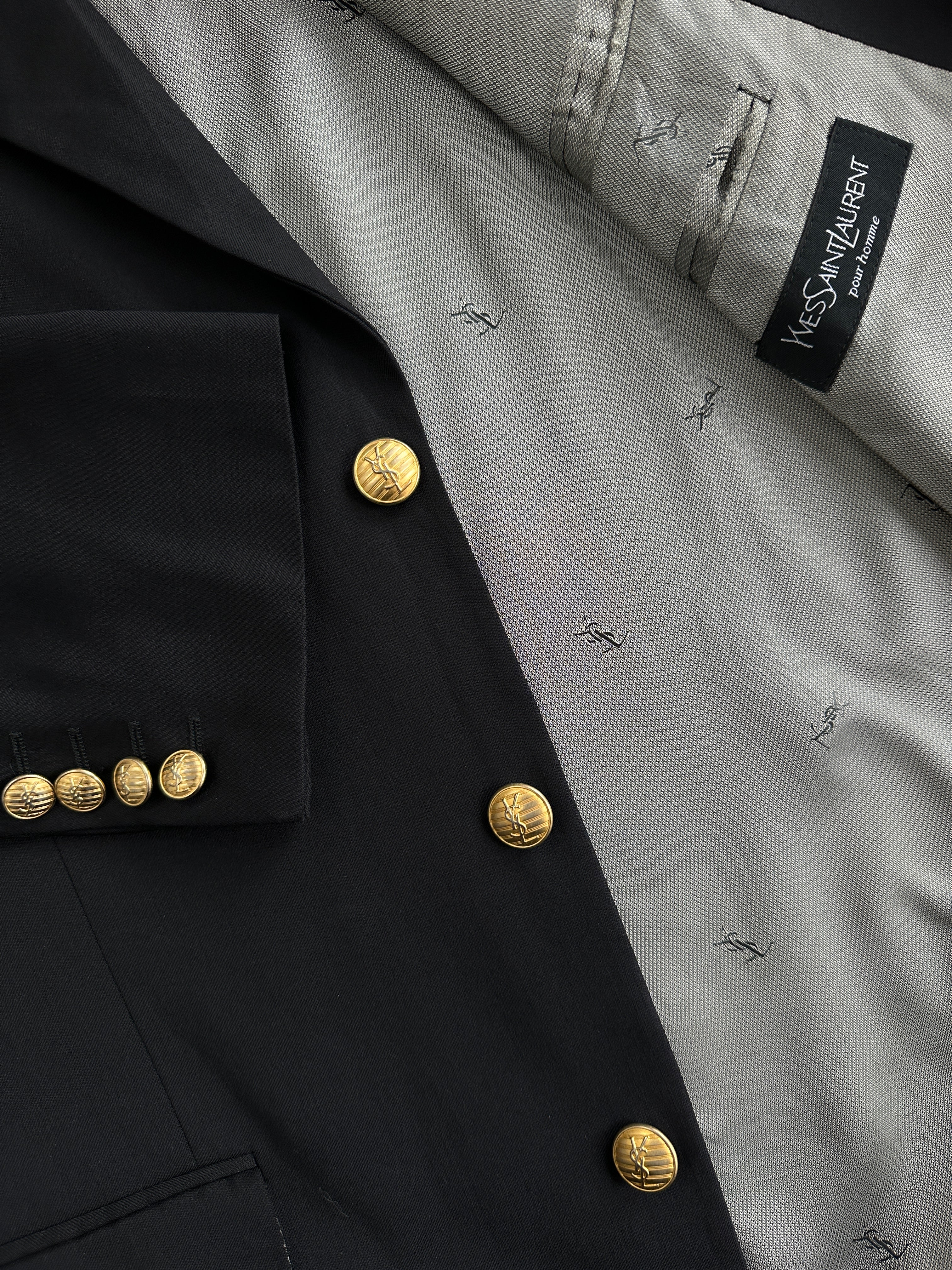 Yves Saint Laurent Pour Homme 1990s pure wool bespoke button blazer, 42R/XL, tailored fit with classic lapel and single-breast design.