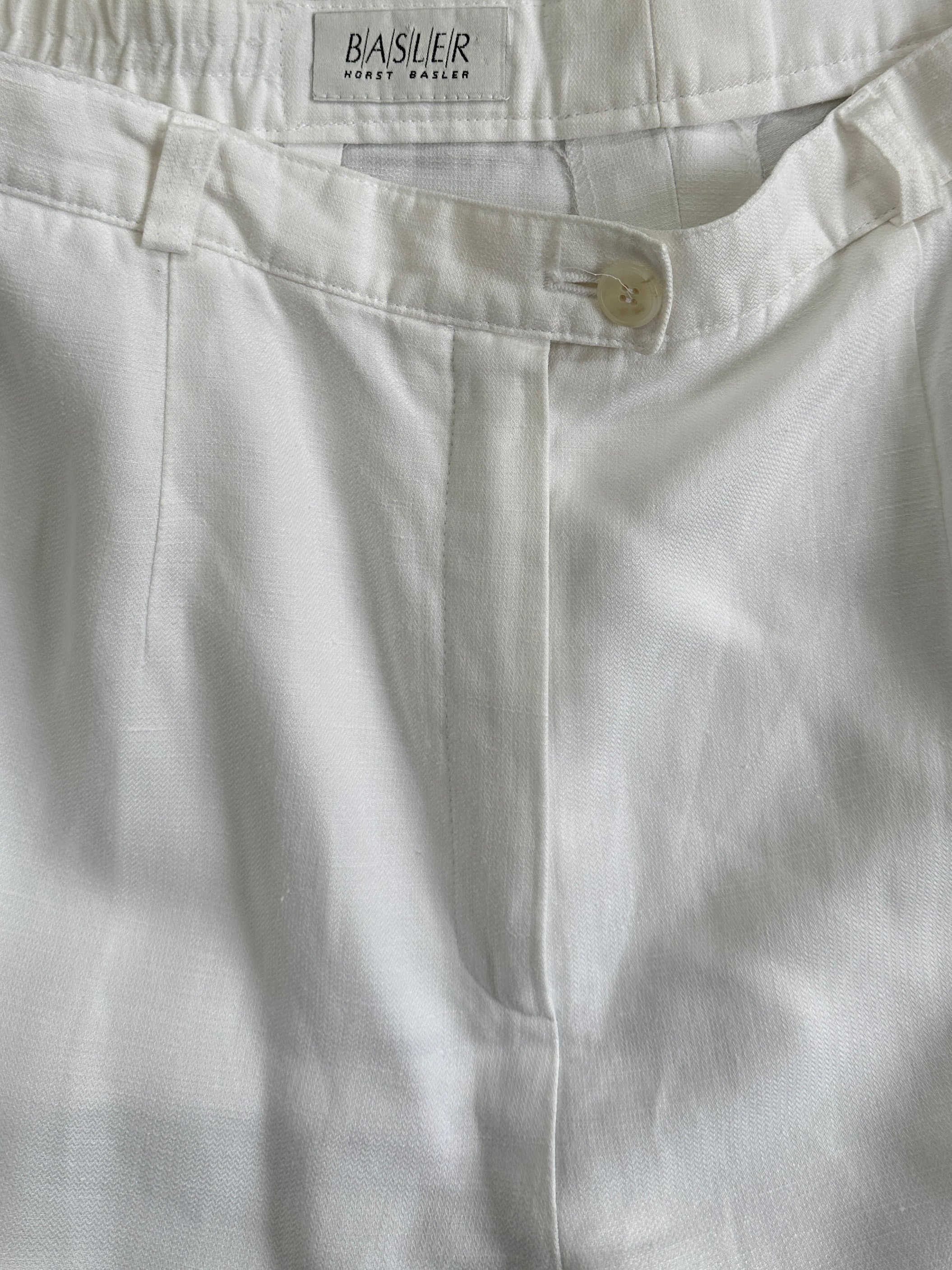 Vintage linen straight leg high-waisted trousers, size W28, featuring a classic vintage style with tailored fit and natural fabric.