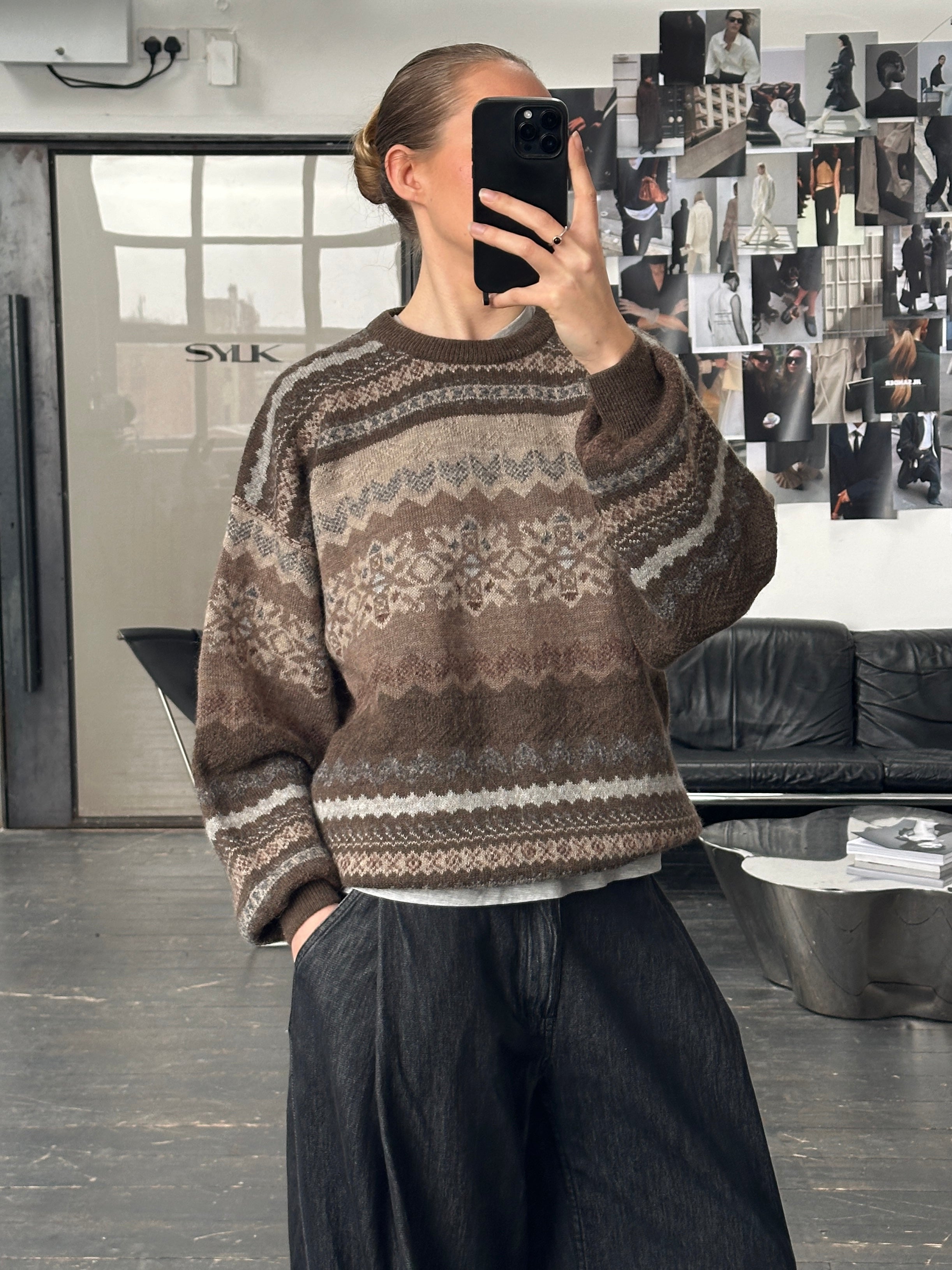 Vintage Italian 1990s wool alpaca patterned knit jumper in XL, showcasing a cozy, multicolored design and classic sweater style.