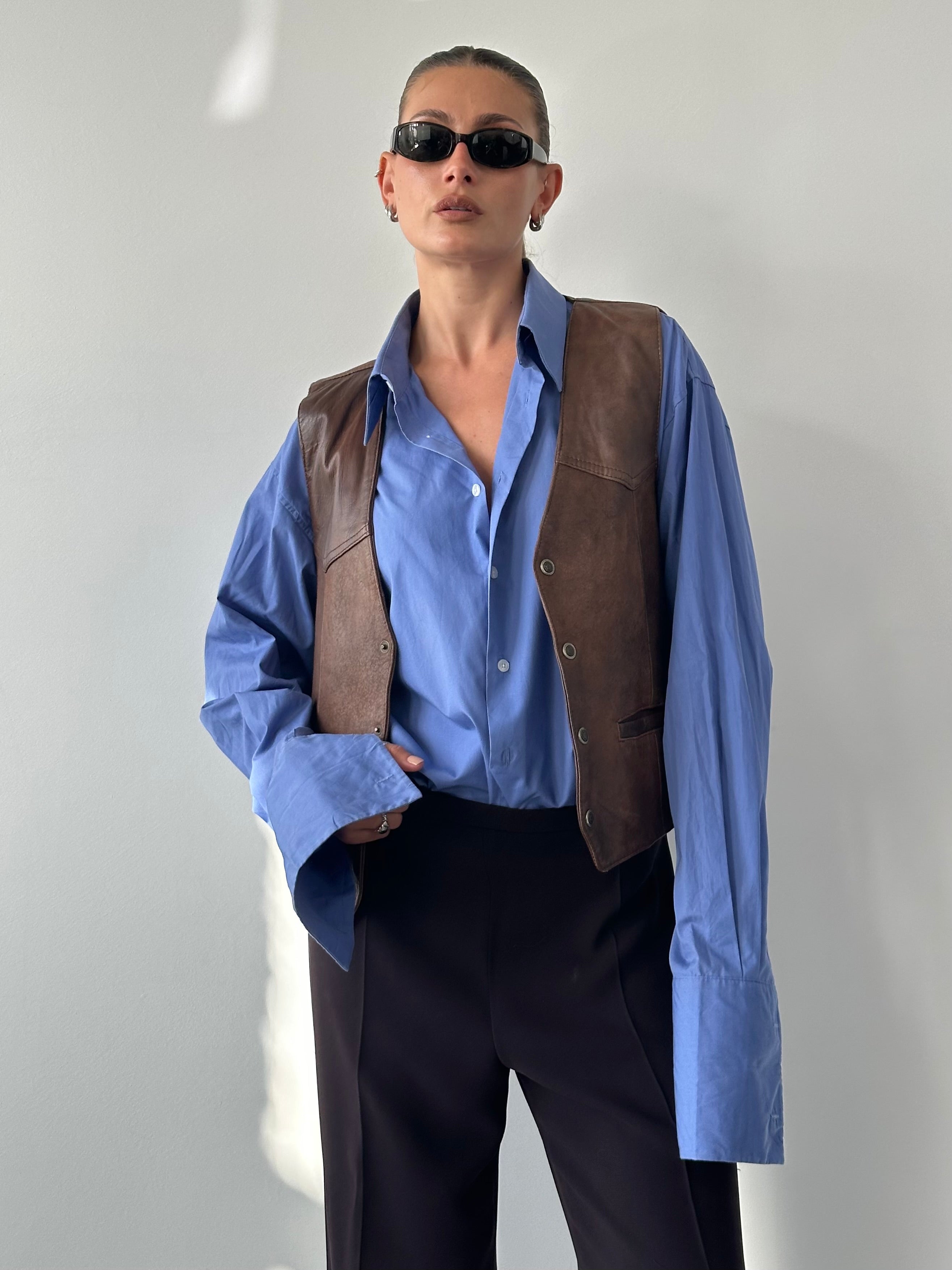 Vintage Italian vintage aged leather waistcoat in size L, featuring classic craftsmanship and weathered leather details