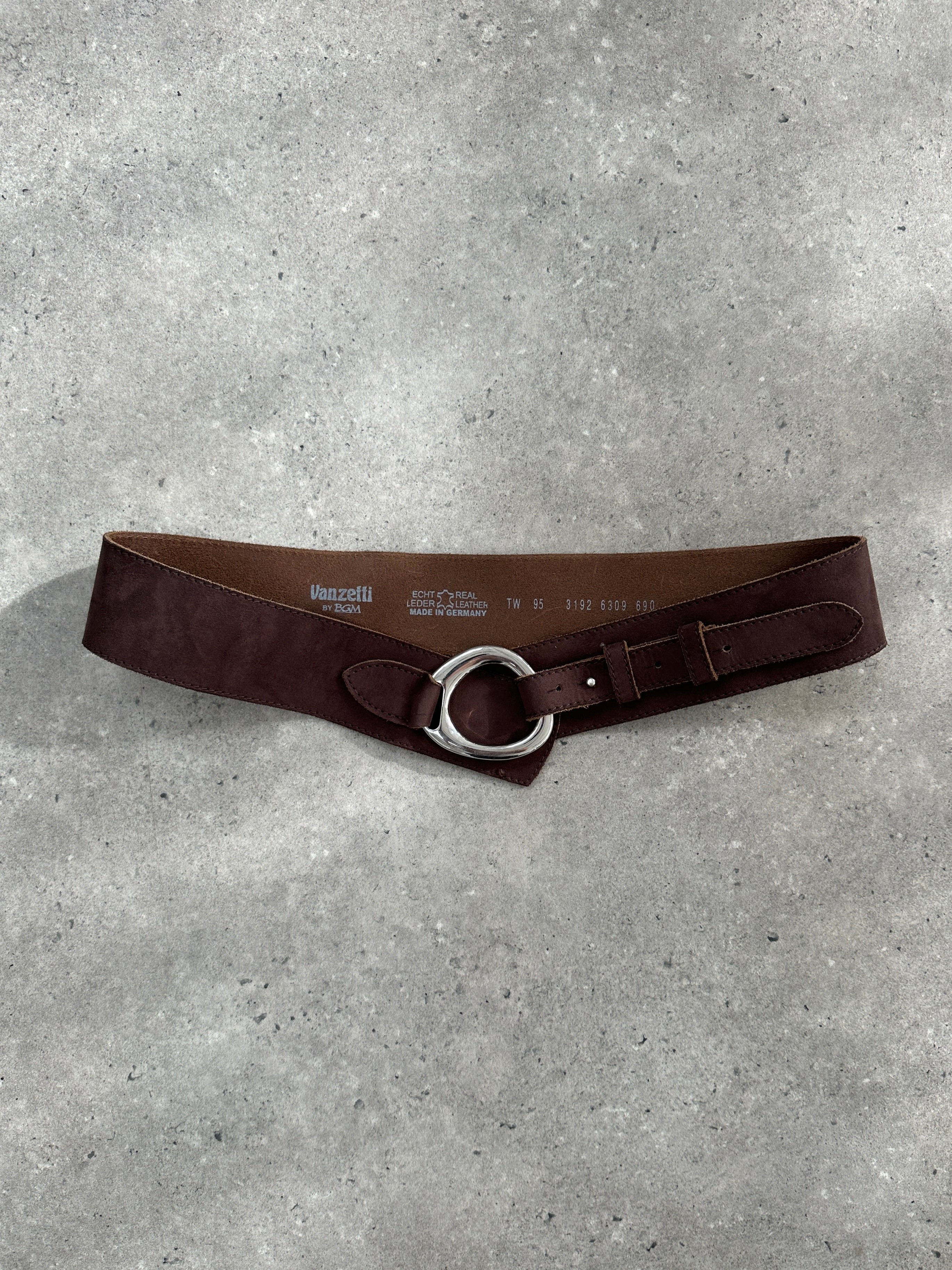 Vintage 1990s sculptural buckle suede belt in natural tones, adjustable W36-40, with a unique textured design.