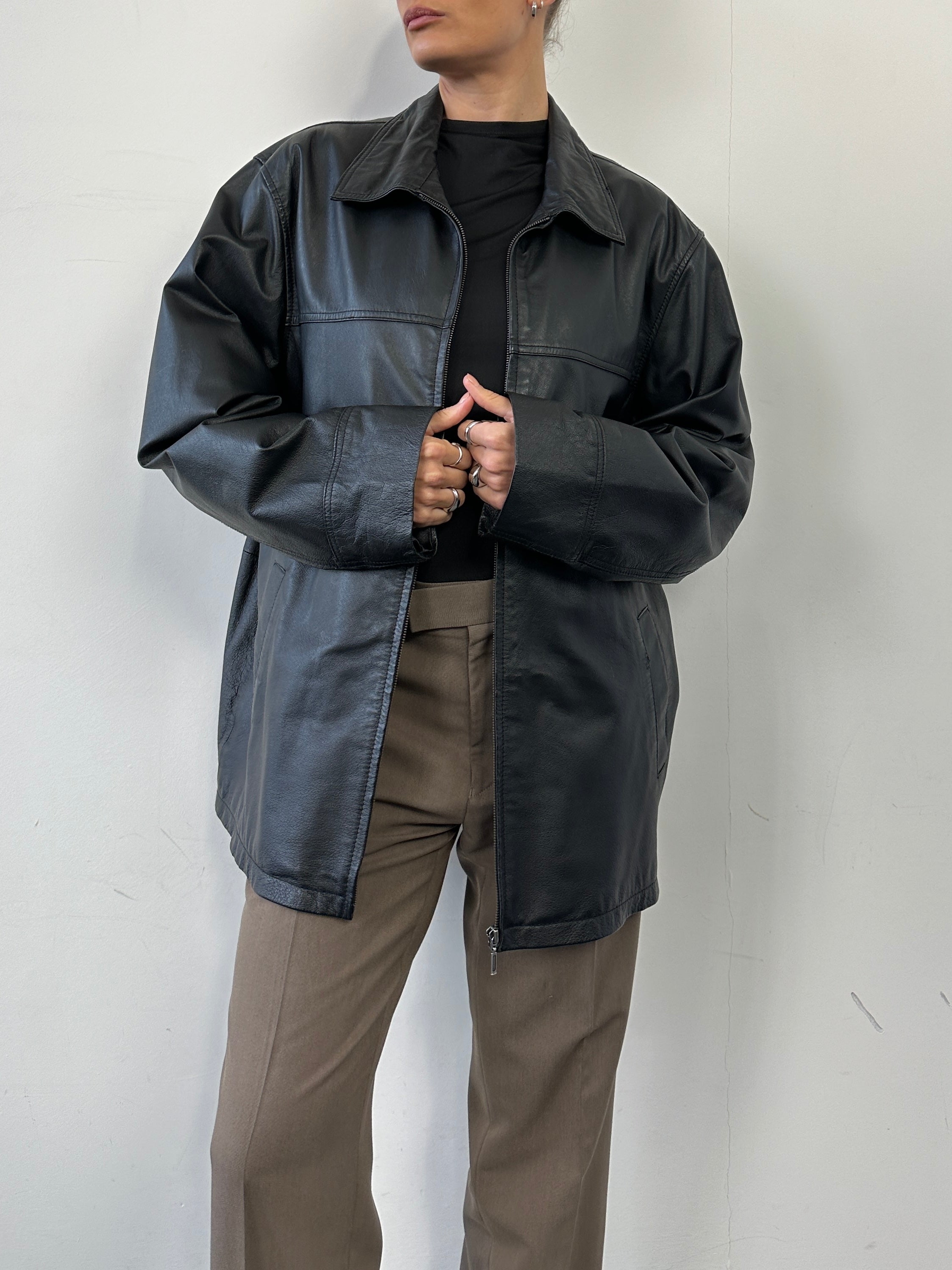 Vintage minimal leather jacket in XL size, featuring classic design and smooth leather texture.