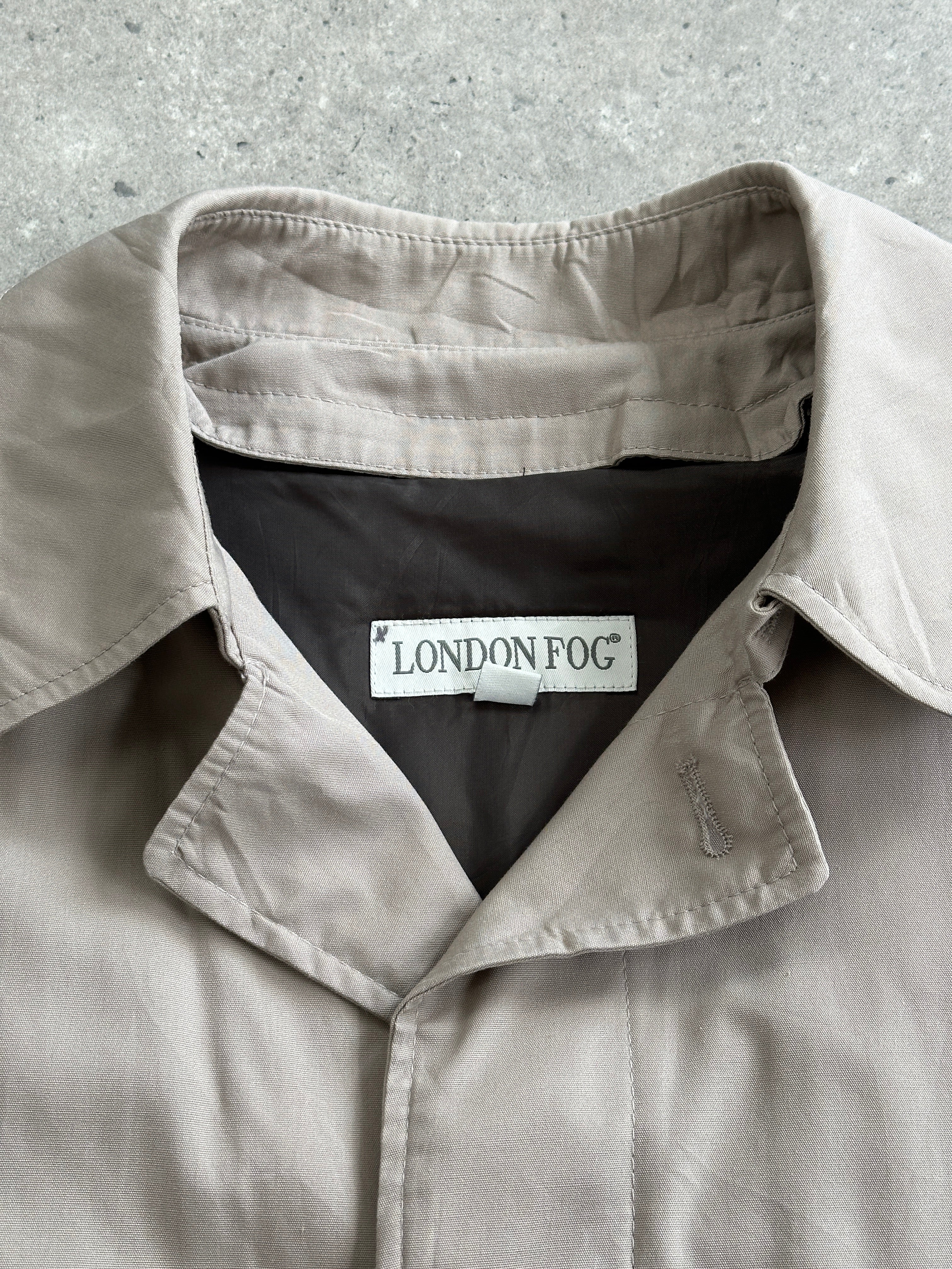 London Fog 1990s cotton single-breasted trench coat in XL, shown in beige with classic collar and waist belt.