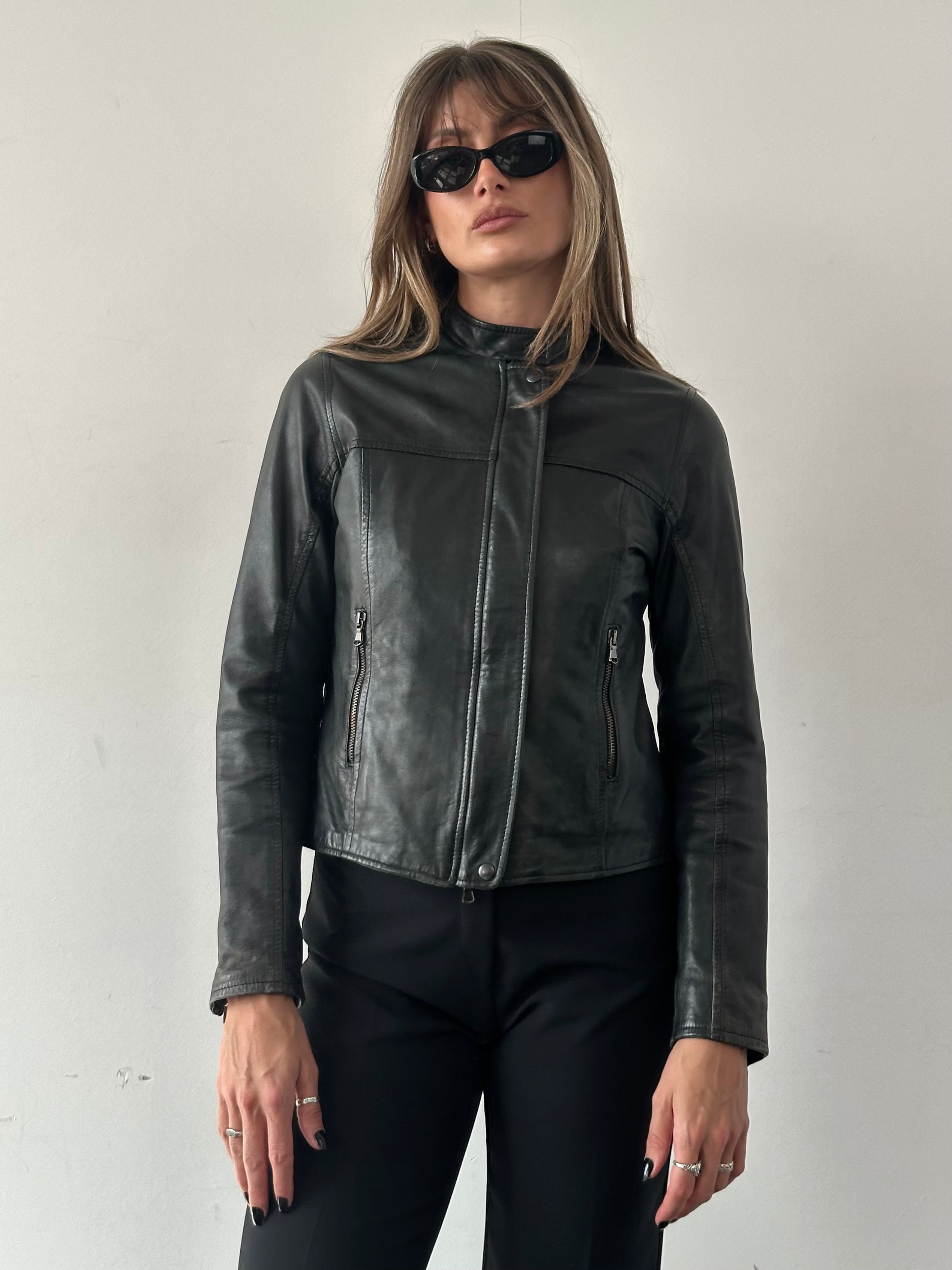 Vintage Italian double zip fitted leather jacket in classic brown with stylish collar and sleek design, size small.