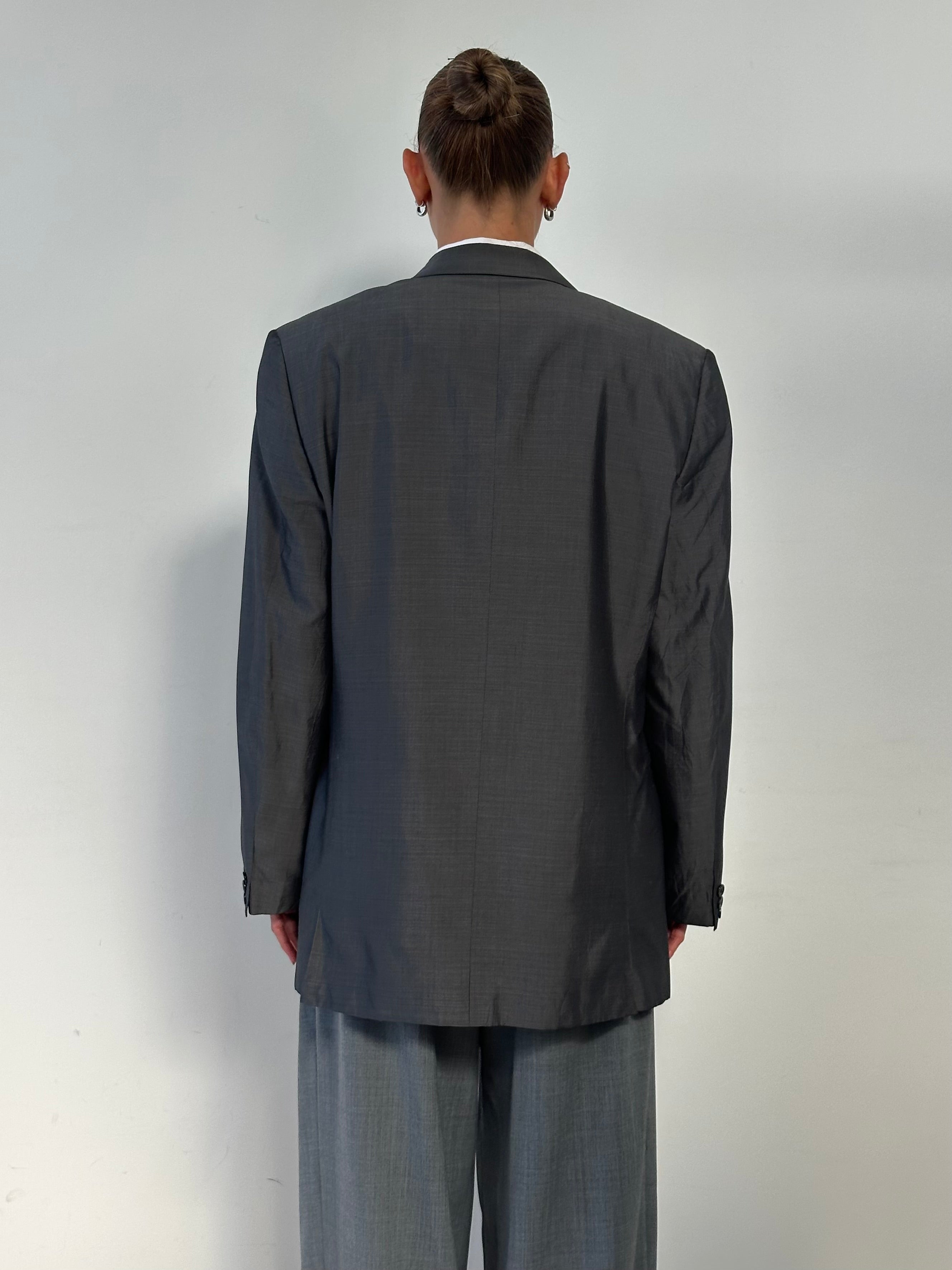 Versace Classic V2 90s pure silk single-breasted blazer in size 42R/XL, featuring a tailored fit and elegant design.