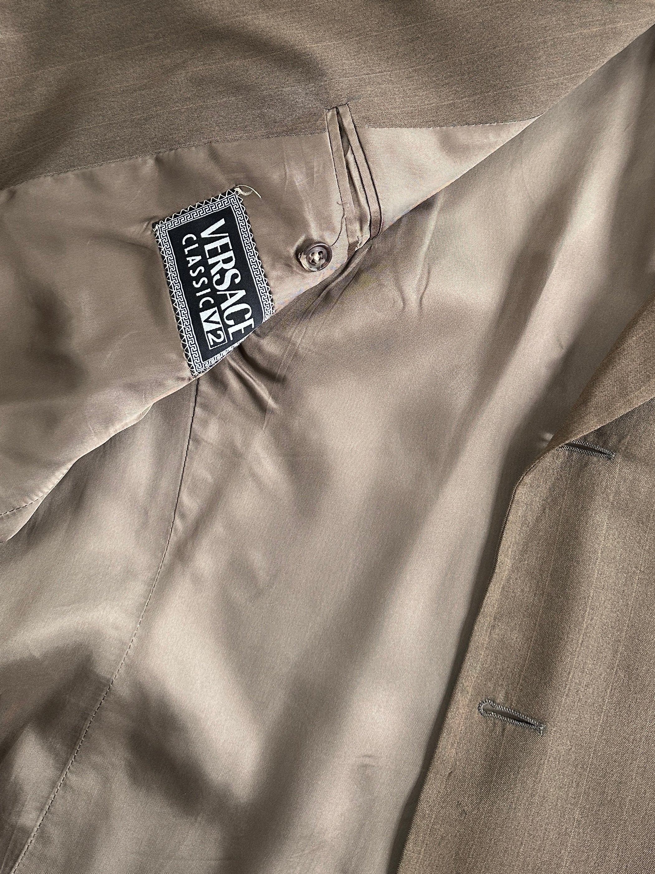 Versace Classic V2 1990s bespoke single-breasted blazer in size 42R/XL, featuring tailored lapels and button details.