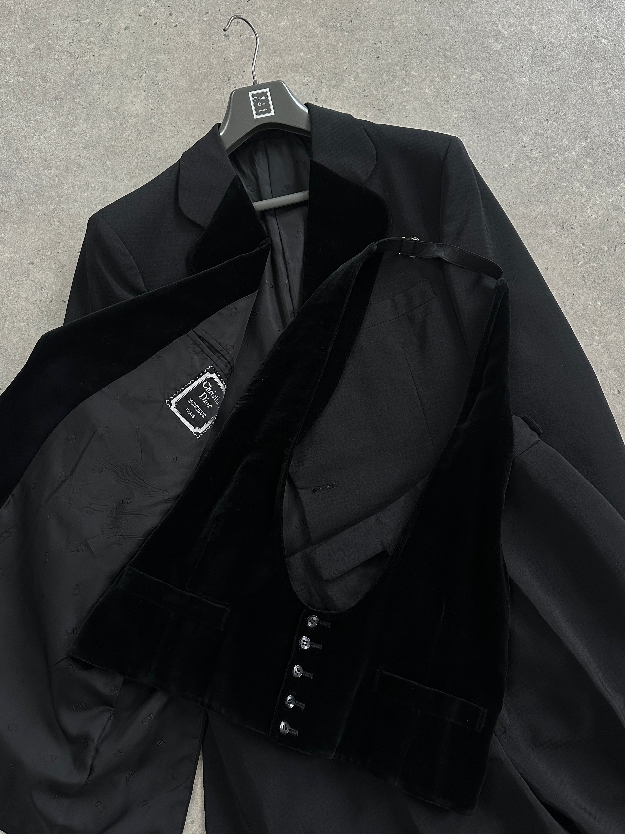 Christian Dior Monsieur 1990s velvet tuxedo three-piece suit, 44L/W30, shown on a mannequin with lapels and tailored fit.