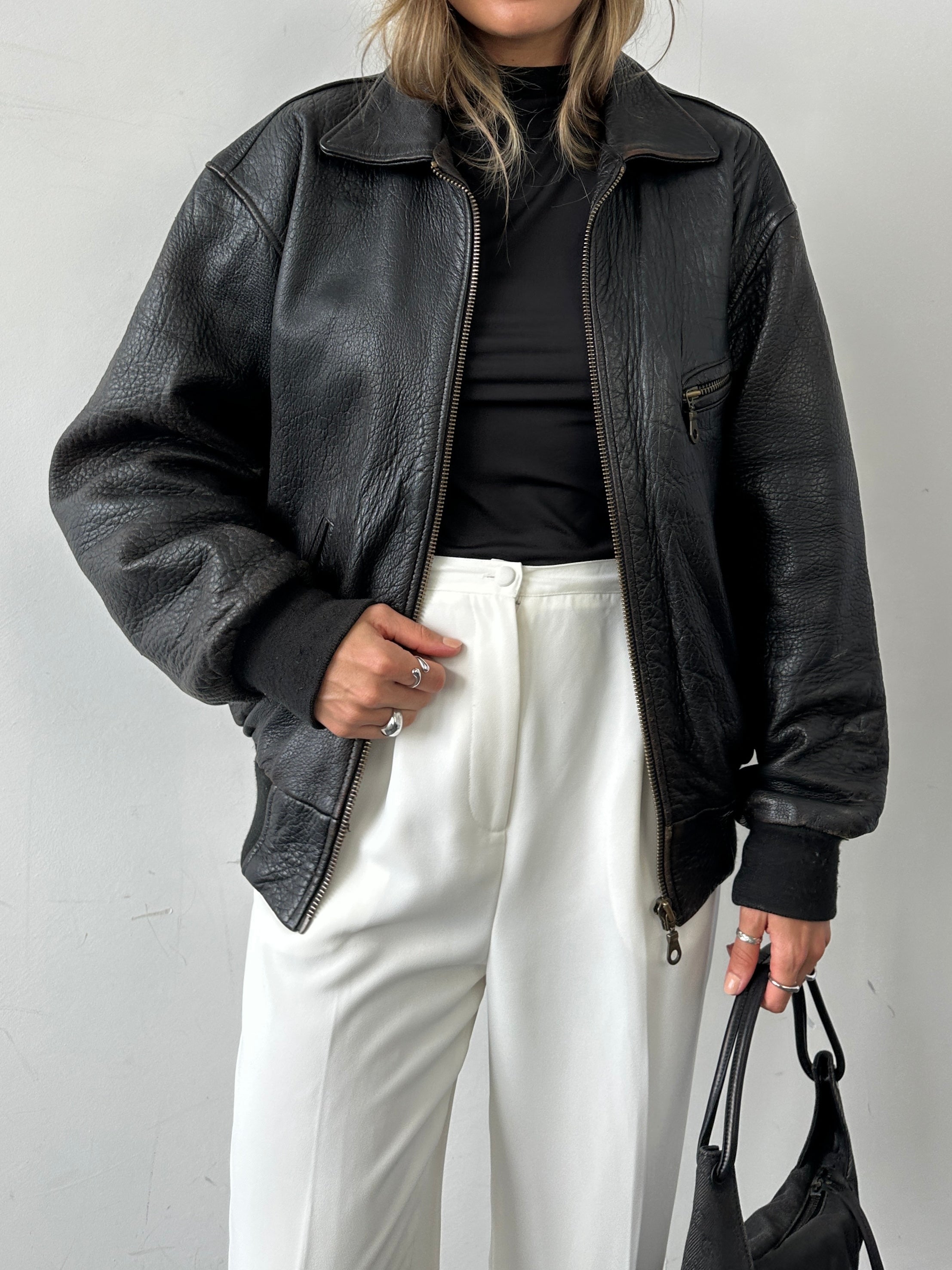 Vintage British vintage leather bomber jacket in size M, featuring classic design and premium leather material.