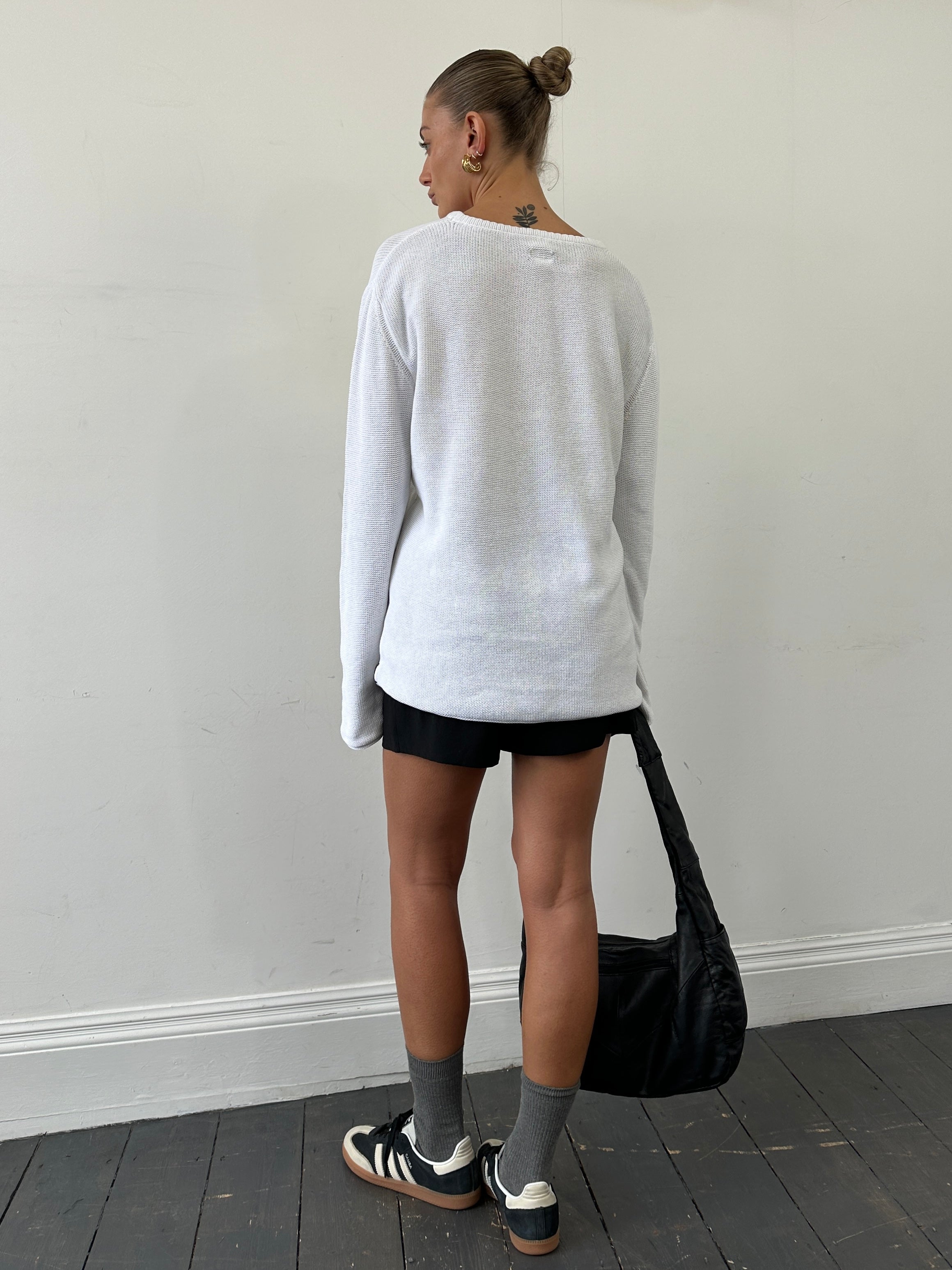 Armani Jeans XL knitted jumper made of pure cotton with logo design, featuring a cozy, stylish fit and classic logo detail.