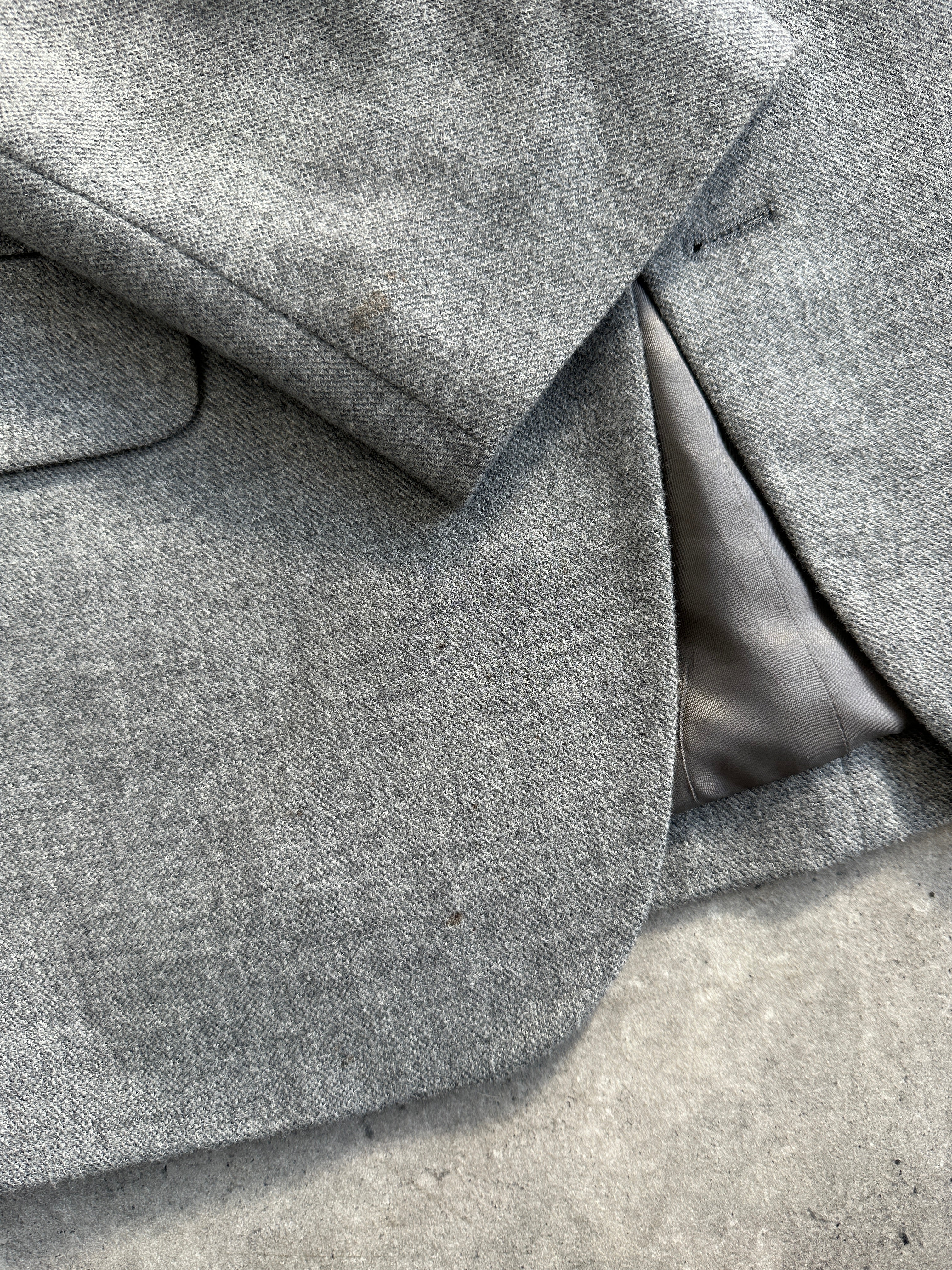 Vintage brushed wool single-breasted blazer in size M, featuring classic design and tailored fit, shown in a neutral color.