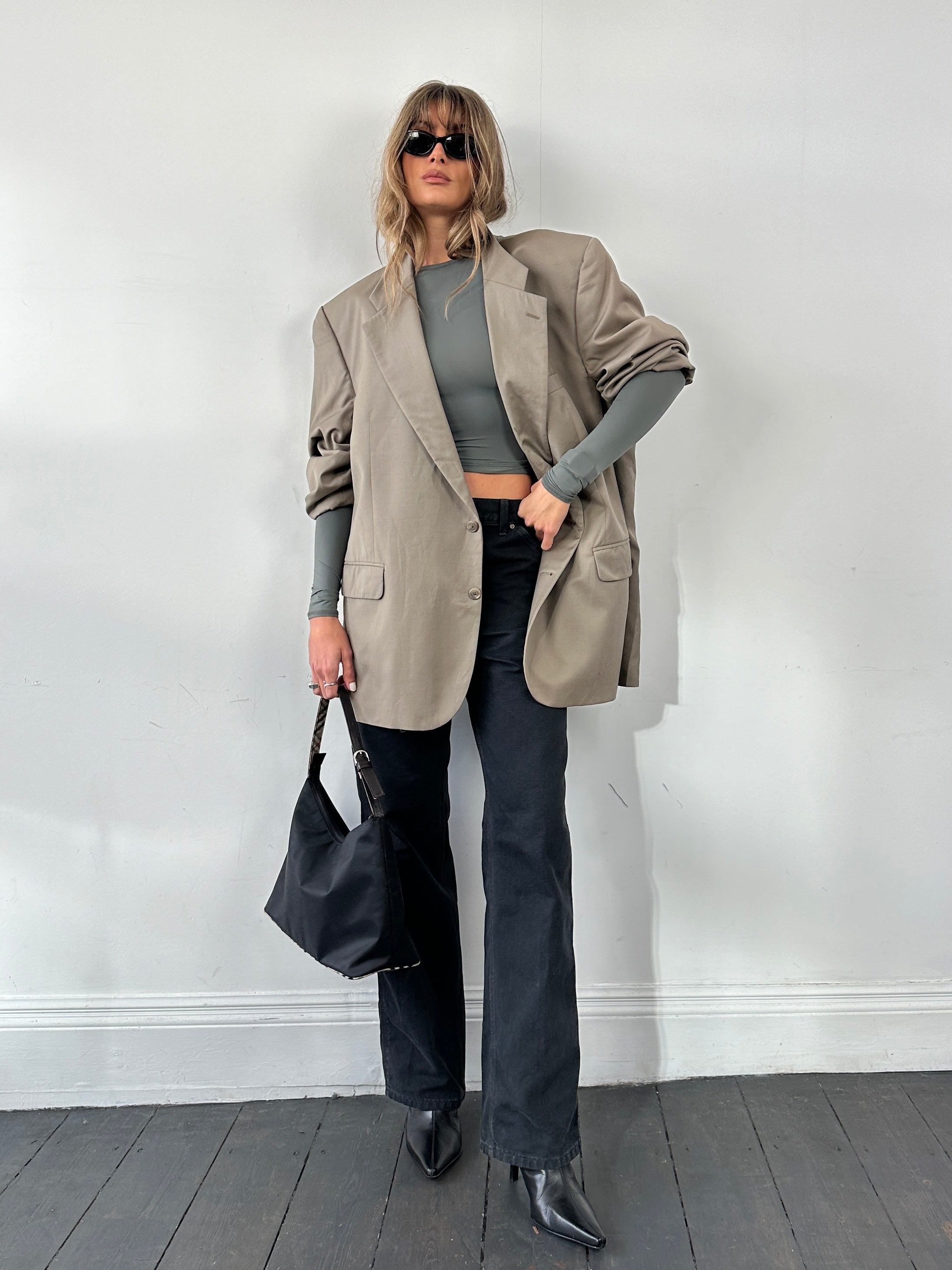 Burberry pure wool single-breasted blazer in XXL size, tailored fit with classic lapels and structured design.