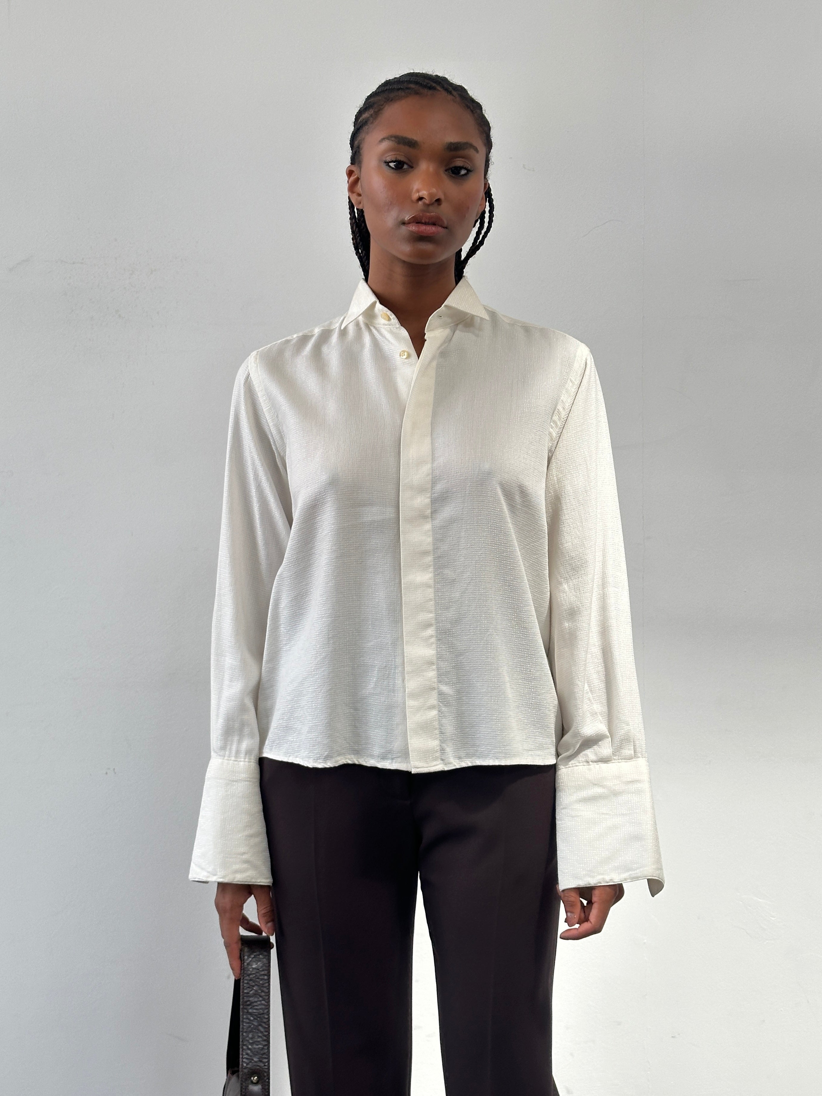 Vintage Italian 1970s wing collar boxy dress shirt, men's size M, featuring classic retro style and crisp fabric.