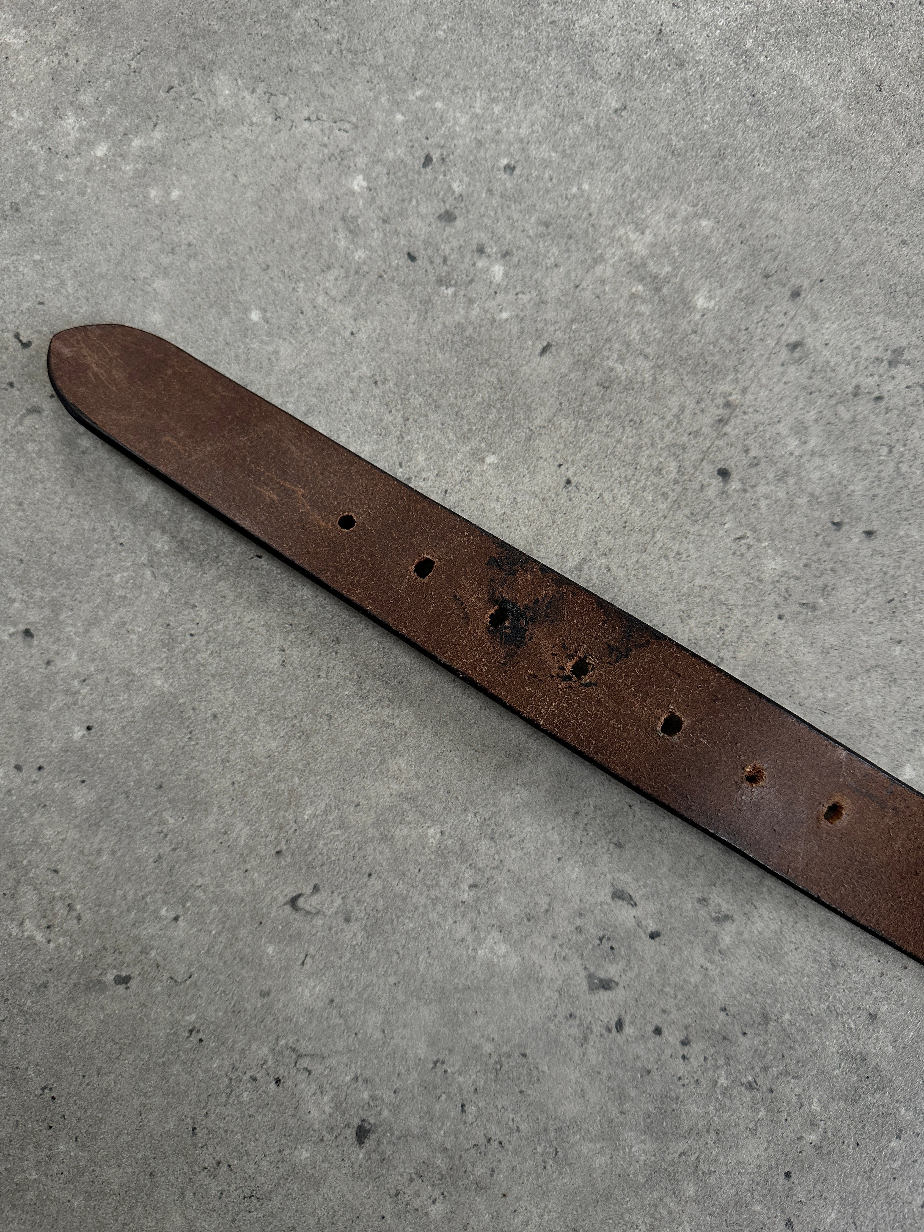 Vintage 1990s square leather belt with adjustable W30-36, featuring classic design and antique brown finish.