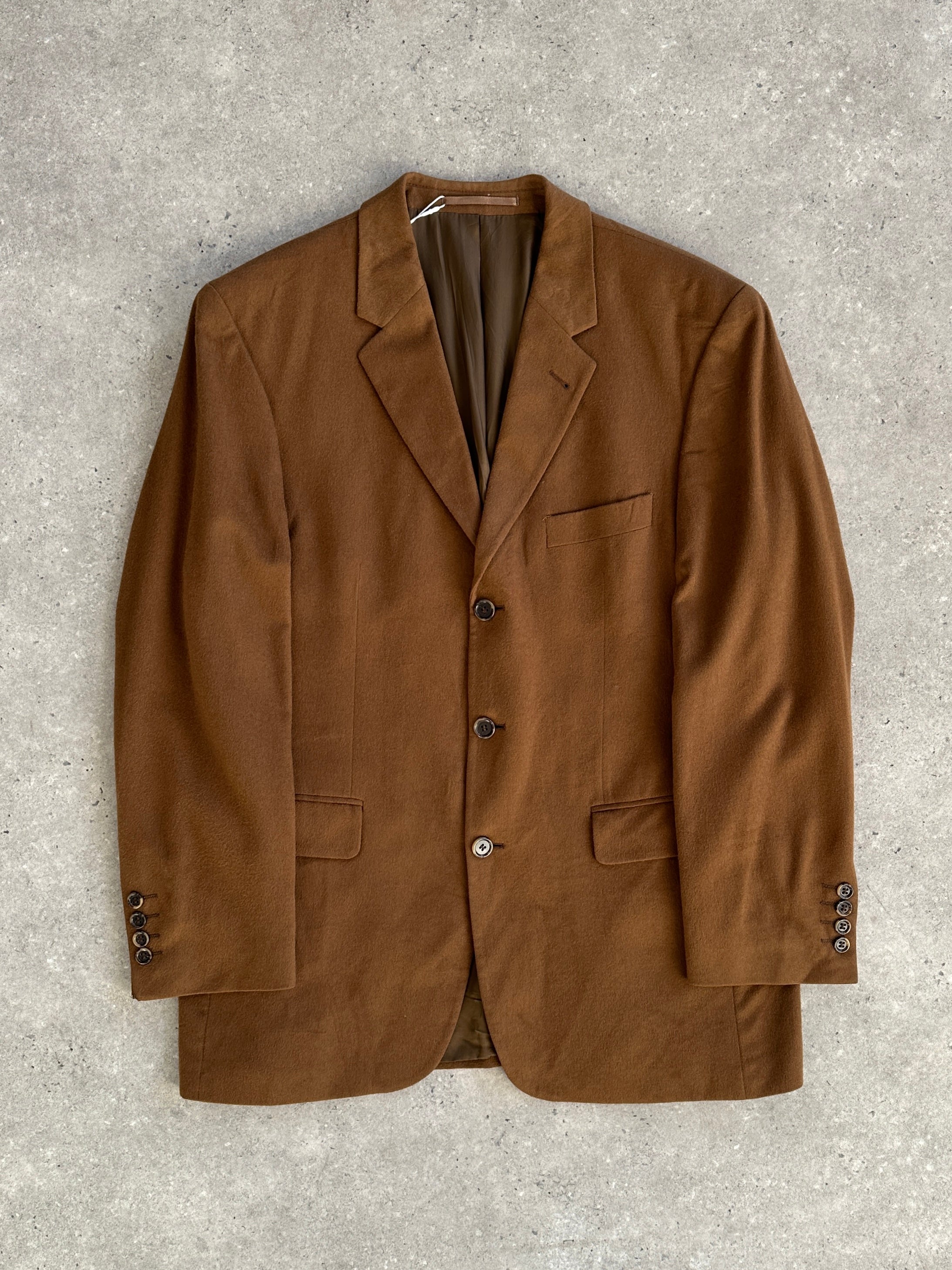 Vintage pure cashmere single-breasted blazer in XL/XXL, showcasing classic style and soft, luxurious fabric.