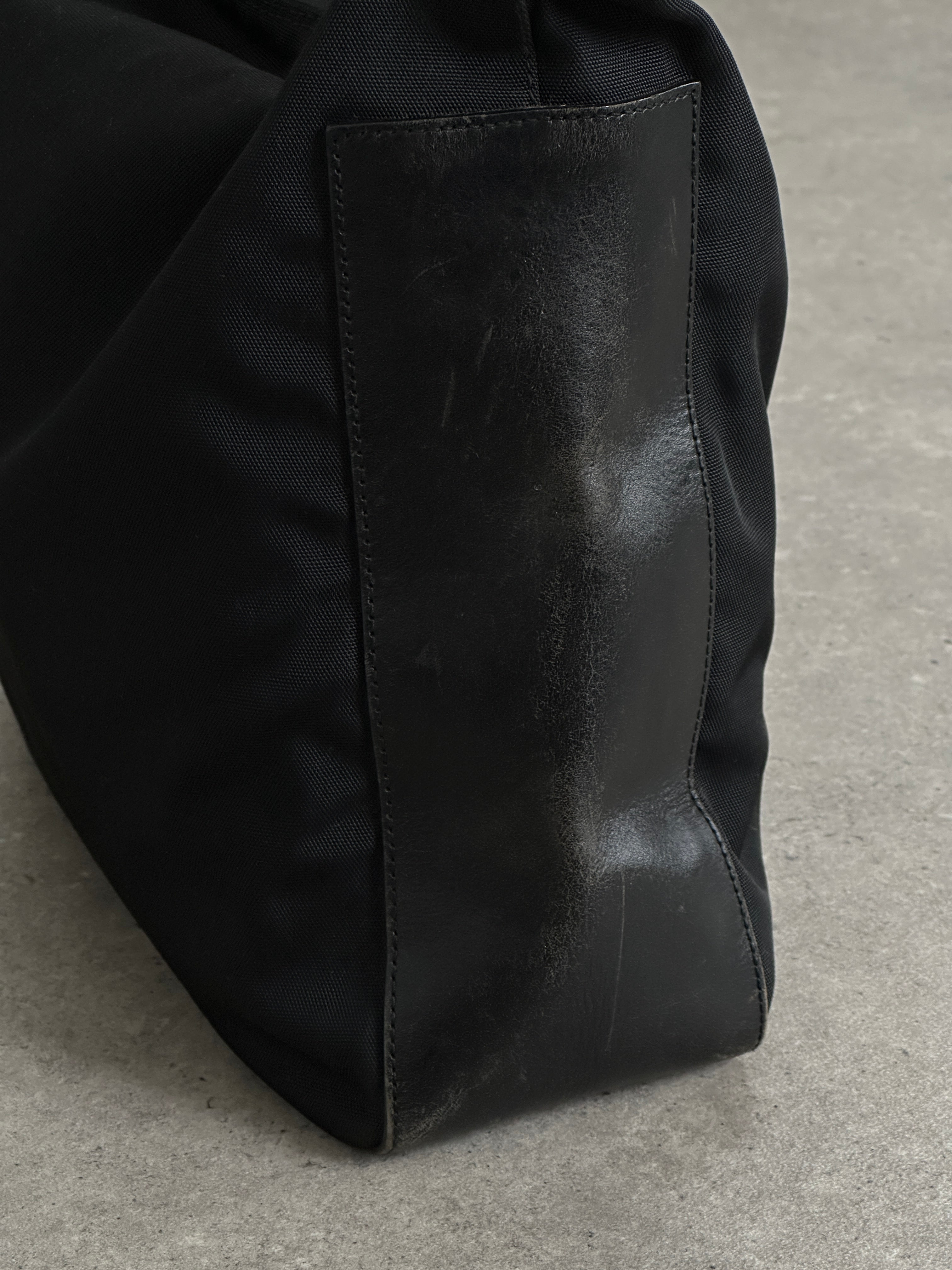 Gucci 1990s Tom Ford canvas leather hobo shoulder bag with adjustable strap and classic design.