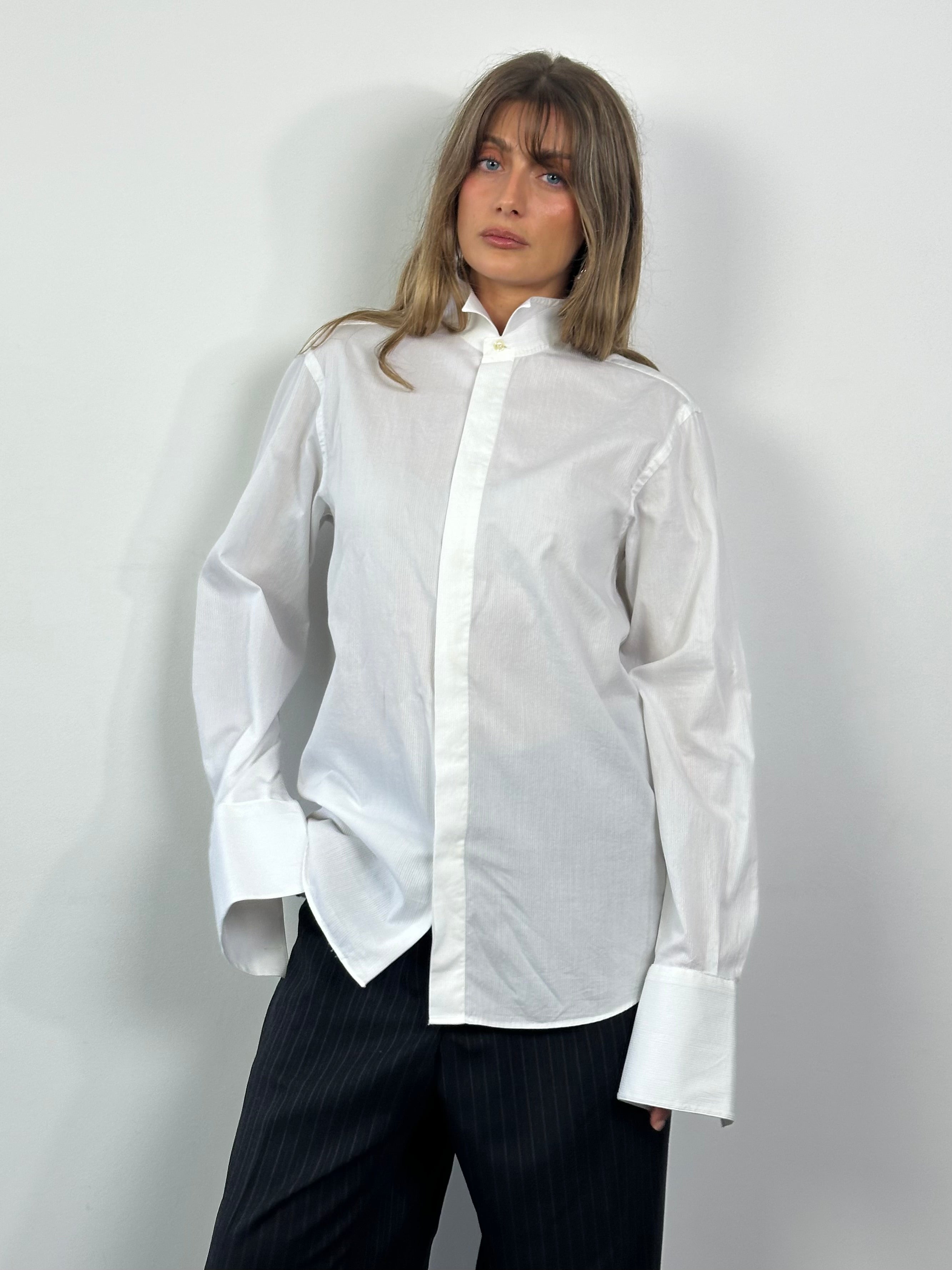 Vintage Italian vintage pure cotton wing collar shirt in size L, featuring classic design and crisp white fabric.