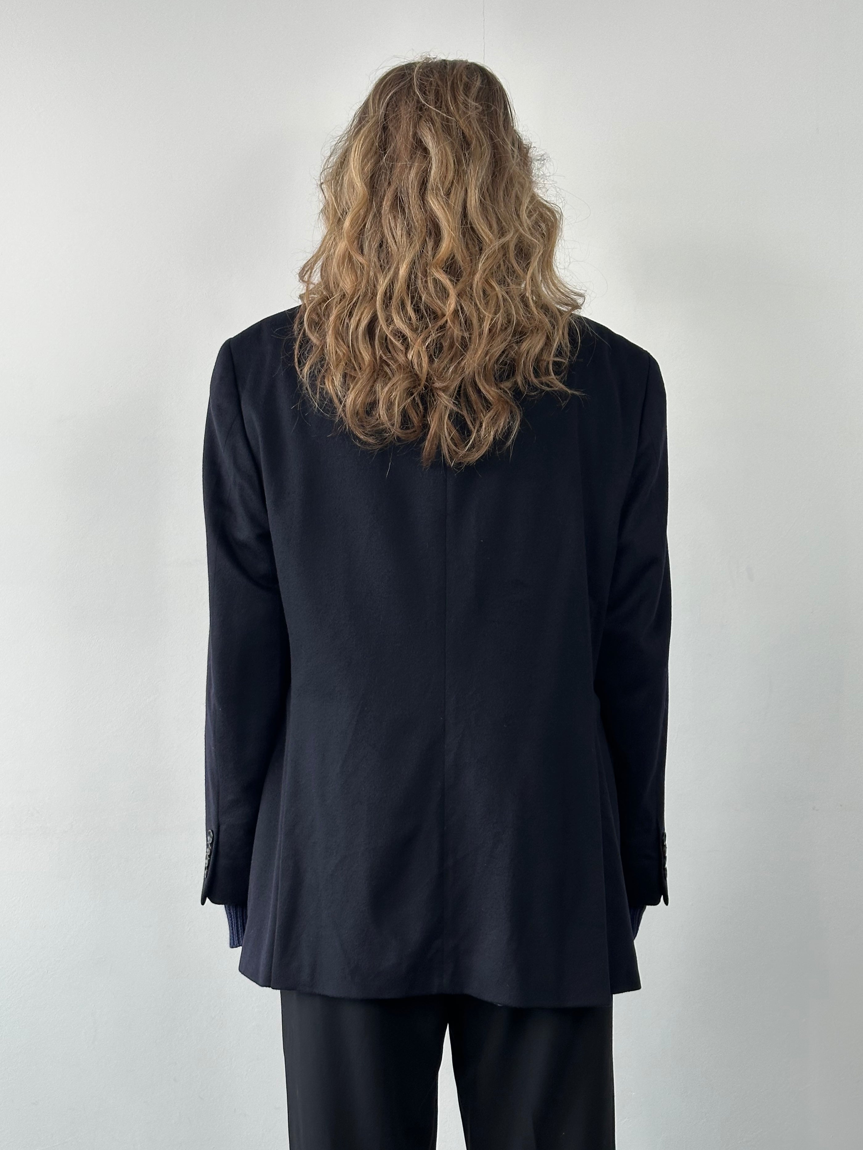 Vintage pure cashmere single-breasted blazer in size 40R/XL, classic style, with notch lapels and tailored fit.