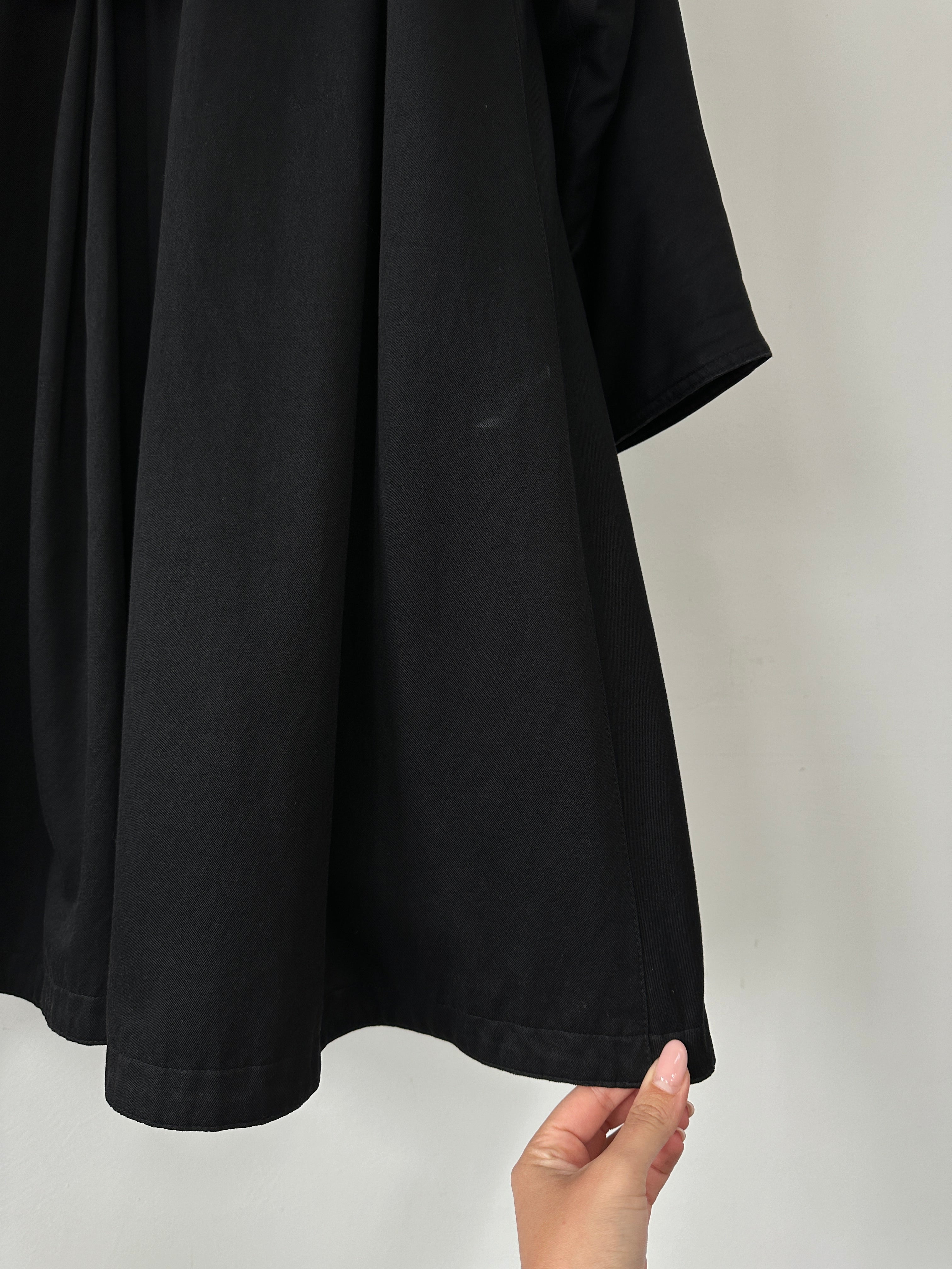 Vintage Italian vintage pure cotton trench coat in XL, showcasing classic design with button details and a belt.