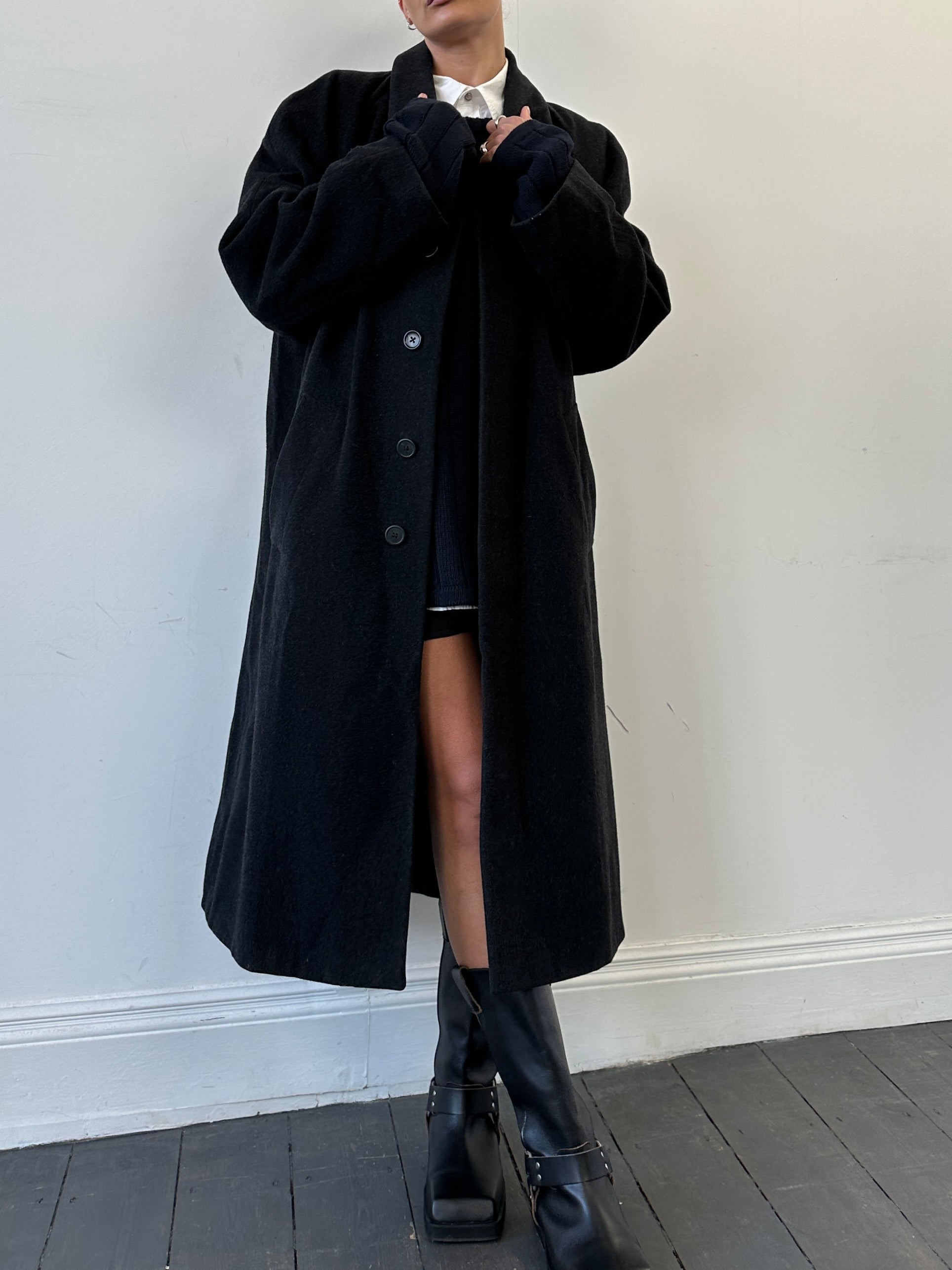 Louis Feraud XL wool coat with concealed placket, stylish tailored design, shown on a neutral background.