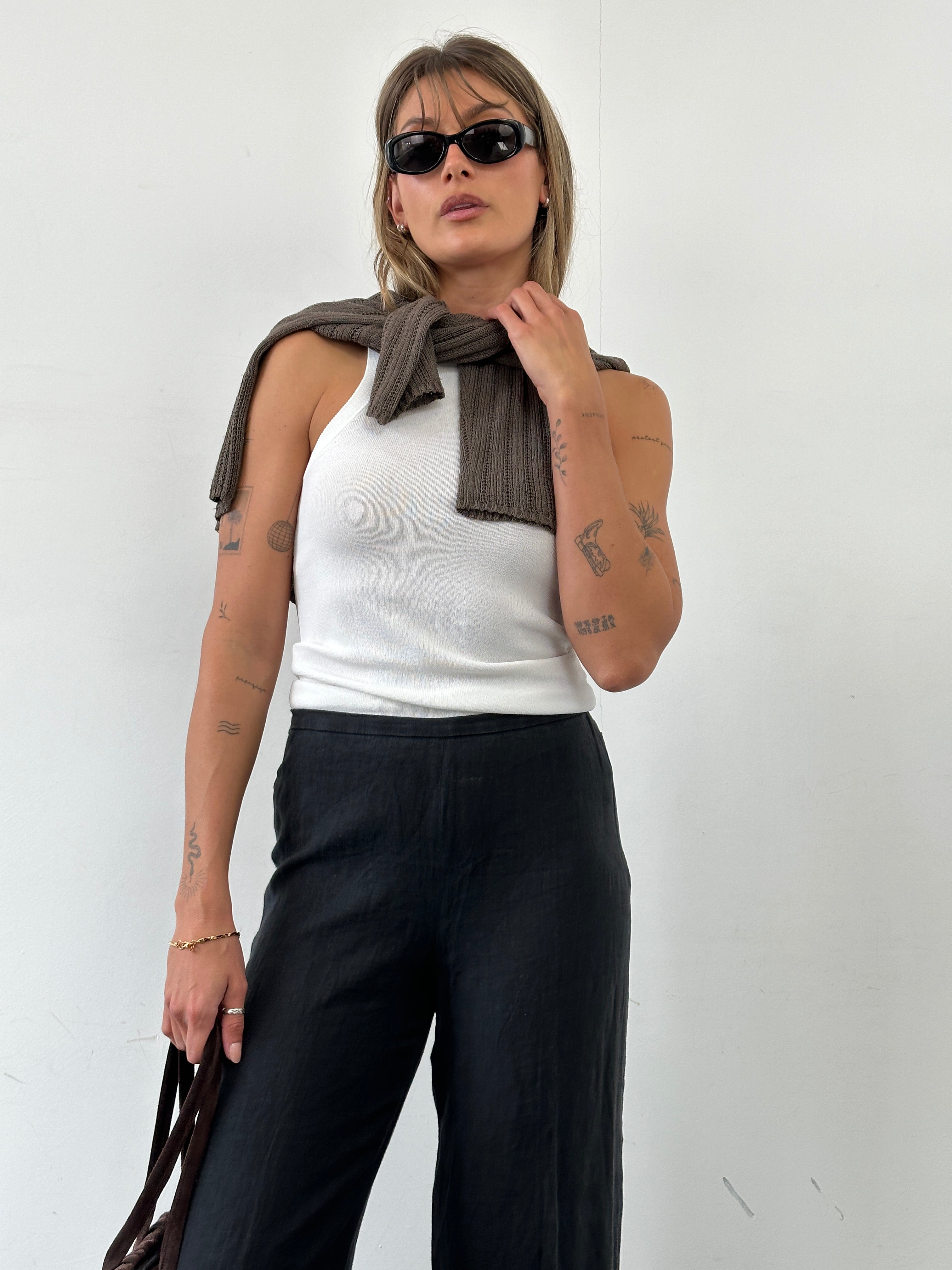 Max Mara pure linen casual trousers with mid waist and minimal design, shown in a natural light, W27 size.