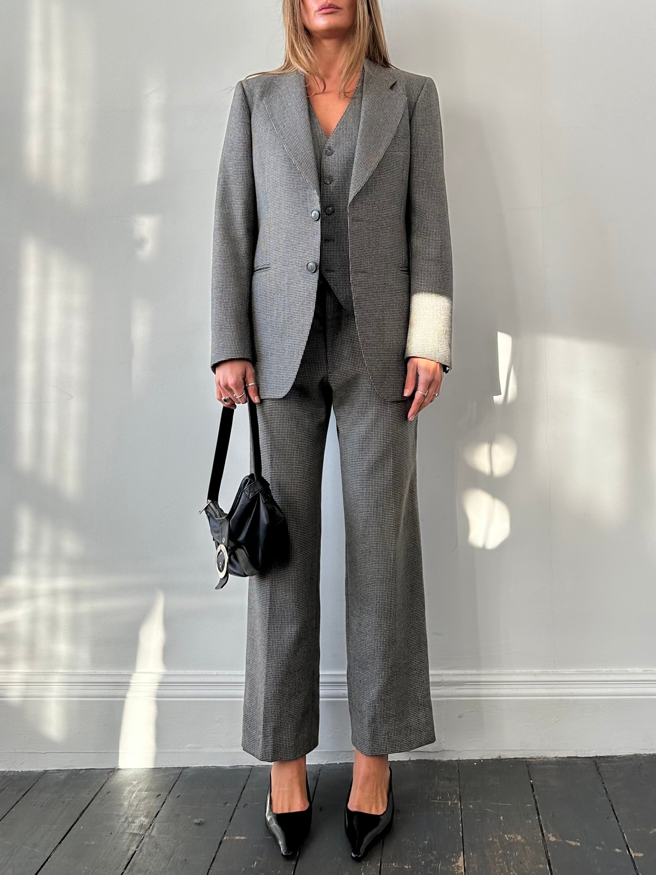 Italian vintage pure wool houndstooth three-piece suit, size 38R/W31, featuring tailored jacket, vest, and trousers in classic pattern.