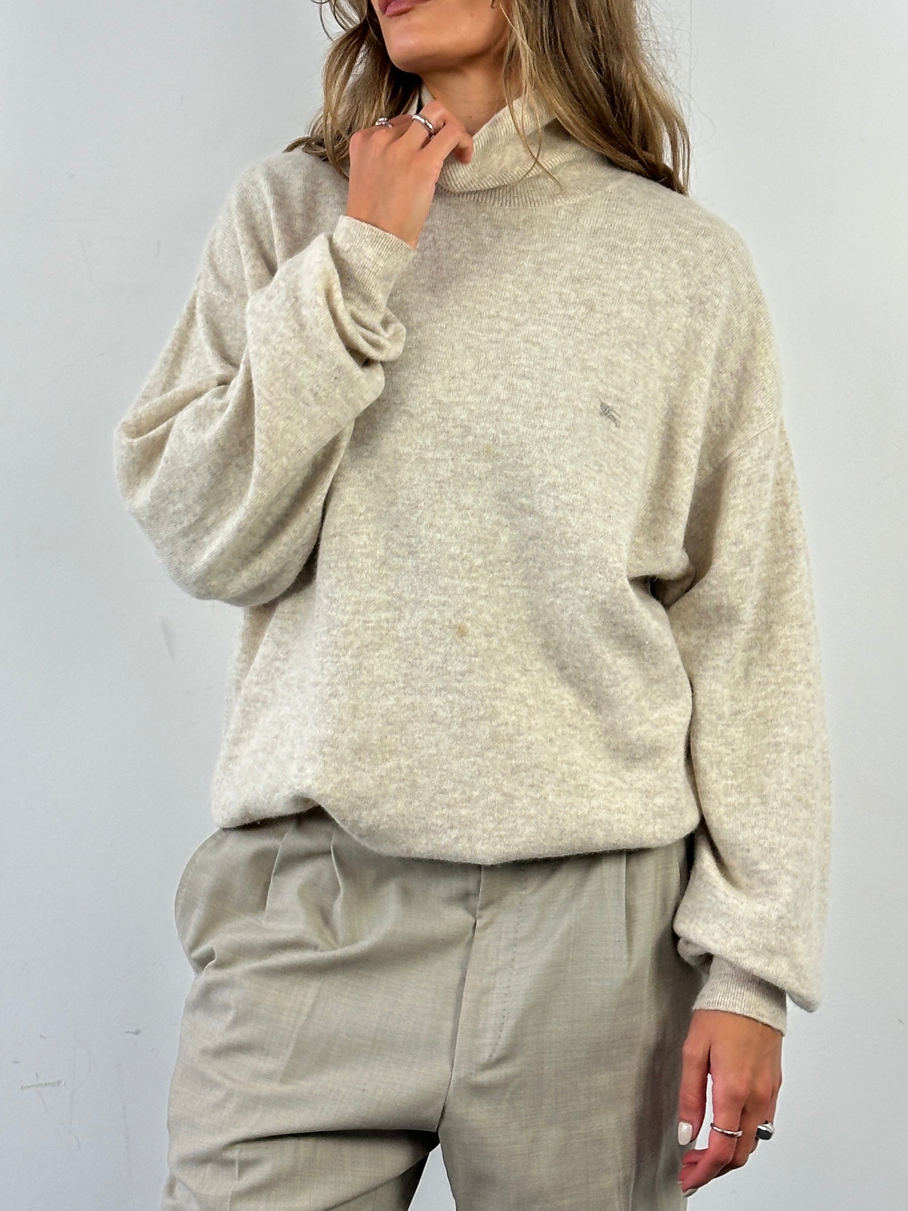 Burberry XL lambswool roll neck logo knit jumper featuring a classic design and ribbed collar in natural woolen texture.