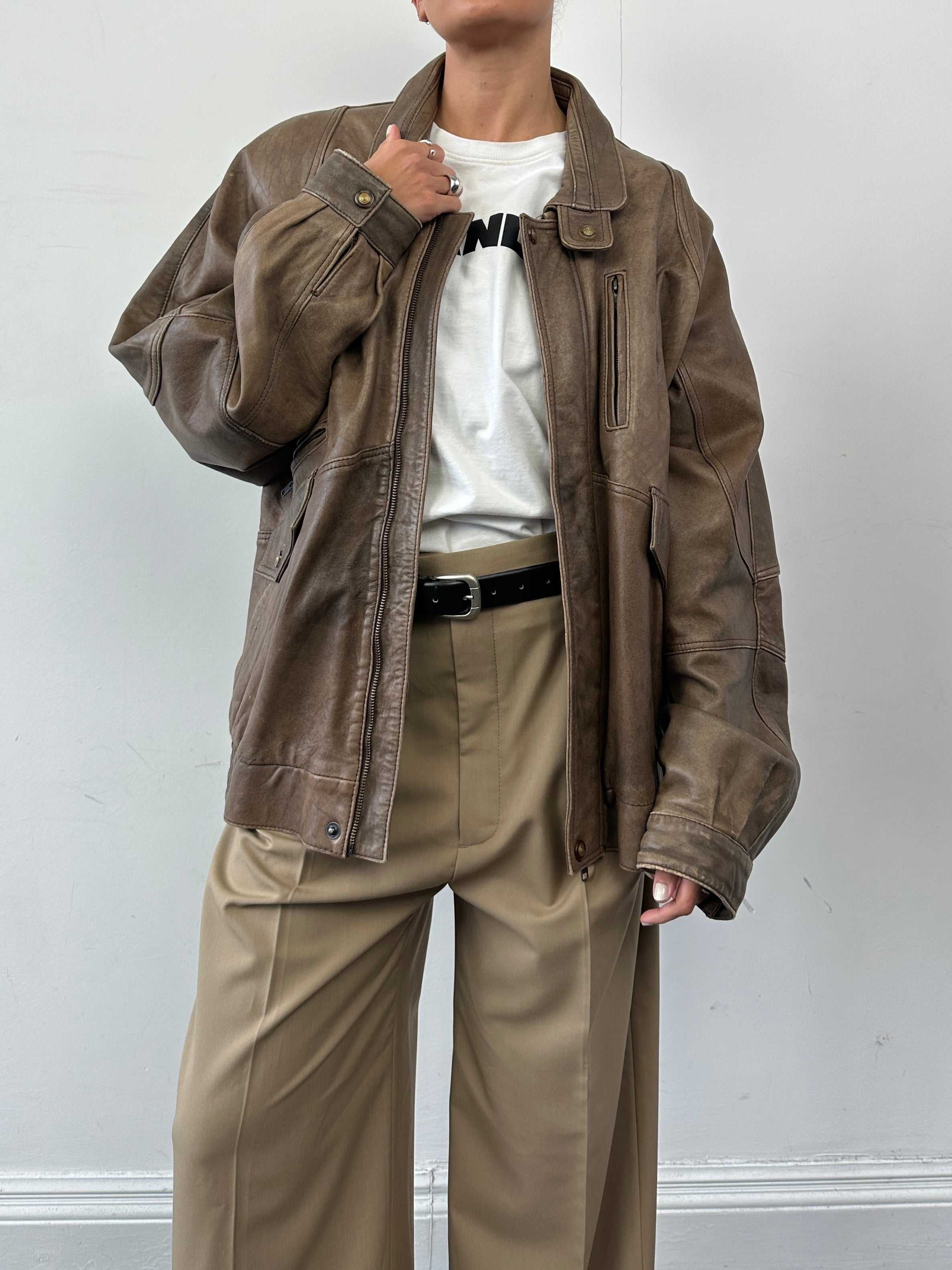 Vintage leather bomber jacket in XL/XXL size, featuring classic design, ribbed cuffs, and a smooth leather finish.