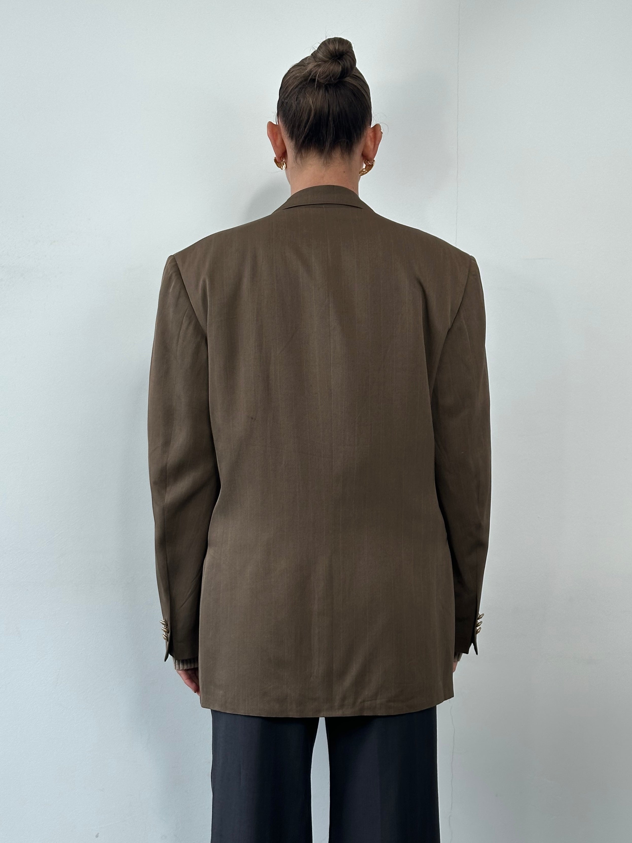 Versace Classic V2 1990s bespoke single-breasted blazer in size 42R/XL, shown in a tailored design with structured lapels.