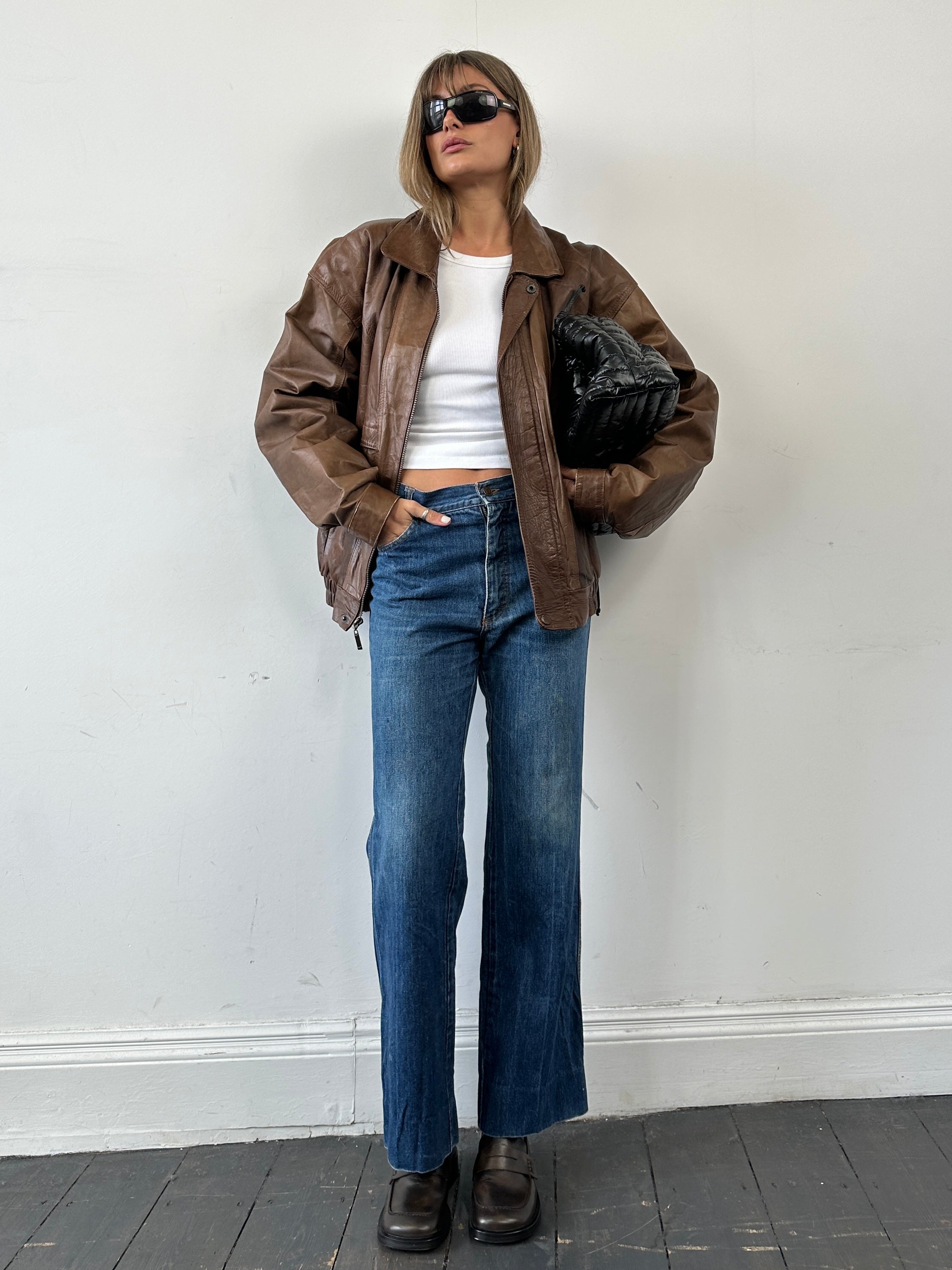 Vintage Tobacco Leather Bomber Jacket in XL, showcasing classic design, smooth leather texture, and vintage style details.