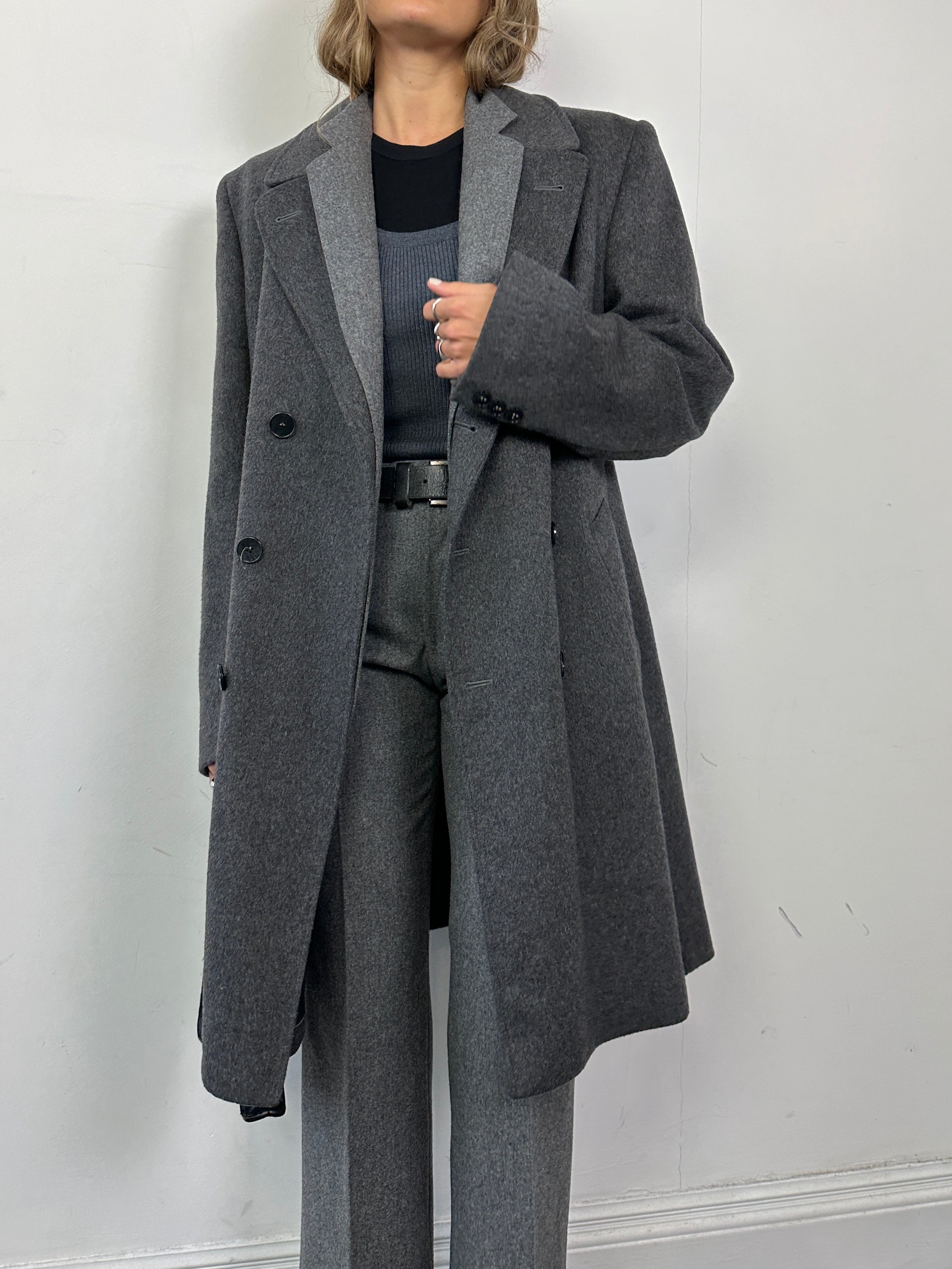 Vintage wool and cashmere double-breasted coat in size L, classic design with tailored fit and warm fabric, front view.