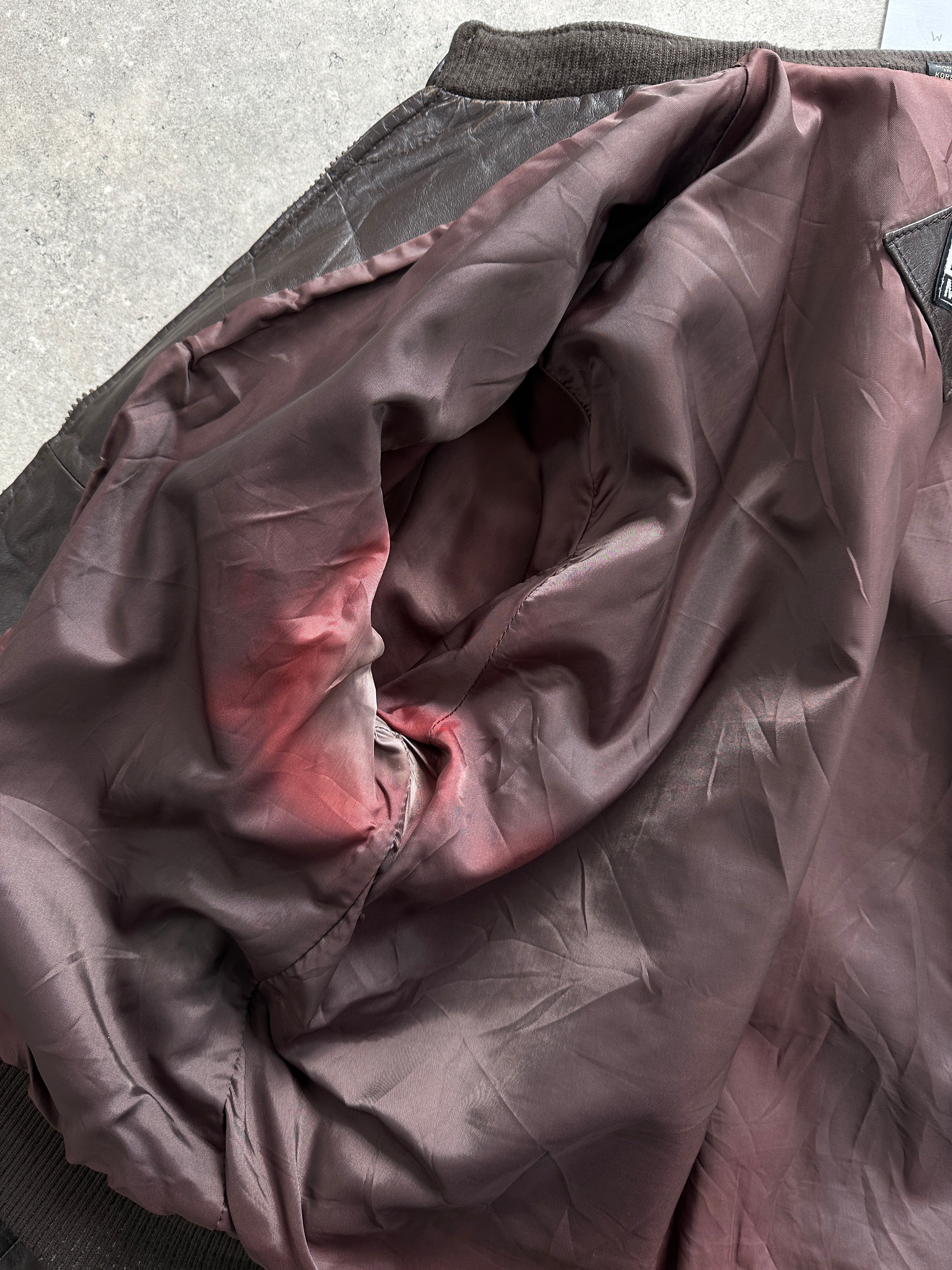 Vintage Moto Leather Bomber Jacket in size M, featuring classic design, durable leather material, and vintage style details.