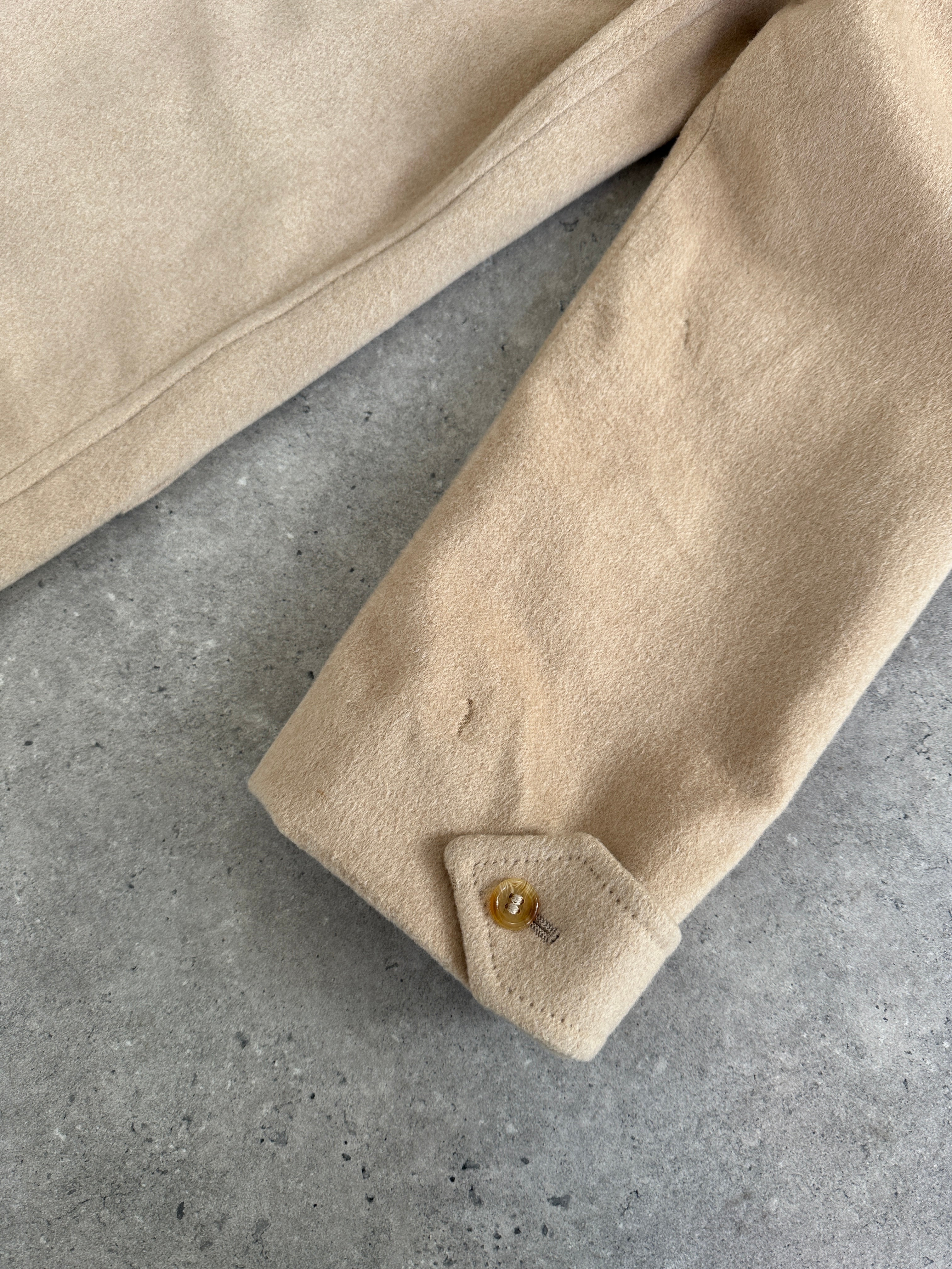 Burberry Pure Cashmere double-faced single-breasted coat in size L, shown in a classic design with a tailored fit and neutral color.