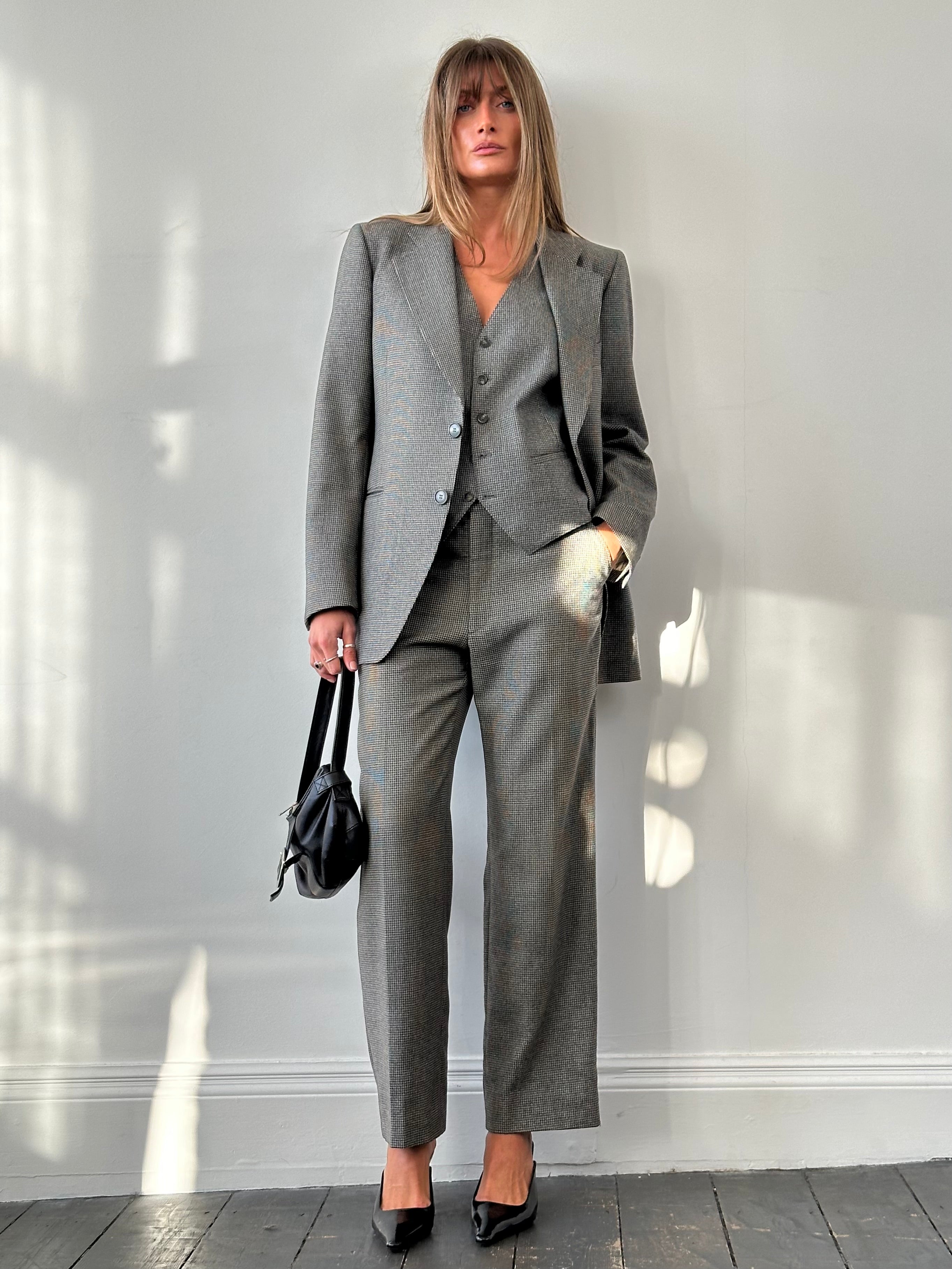 Vintage Italian vintage pure wool houndstooth three-piece suit, 38R/W31, featuring classic tailored design and houndstooth fabric pattern.