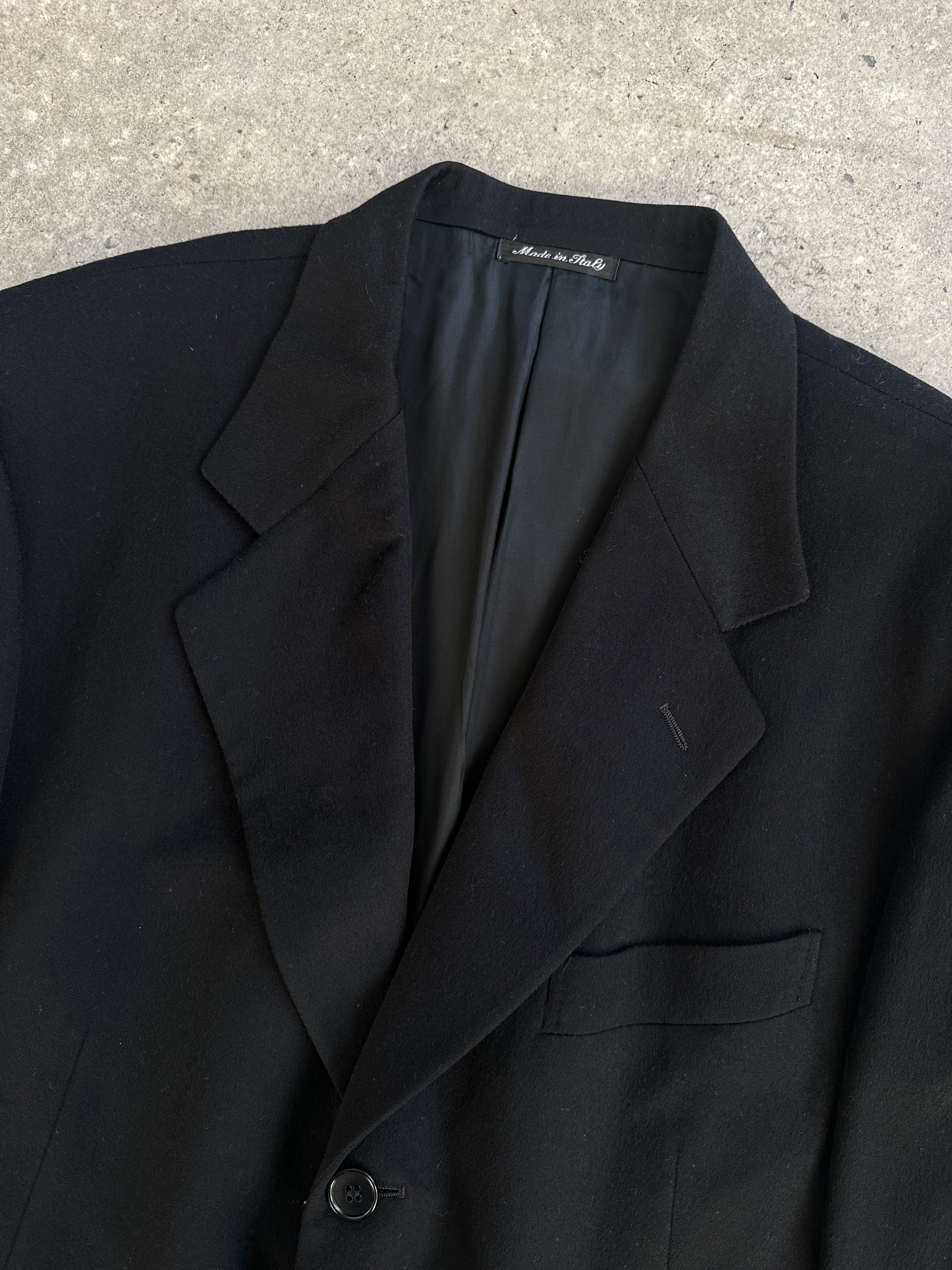 Pal Zileri x Loro Piana wool cashmere single-breasted blazer in size 42R/XL, tailored fit with classic lapel and button closure.