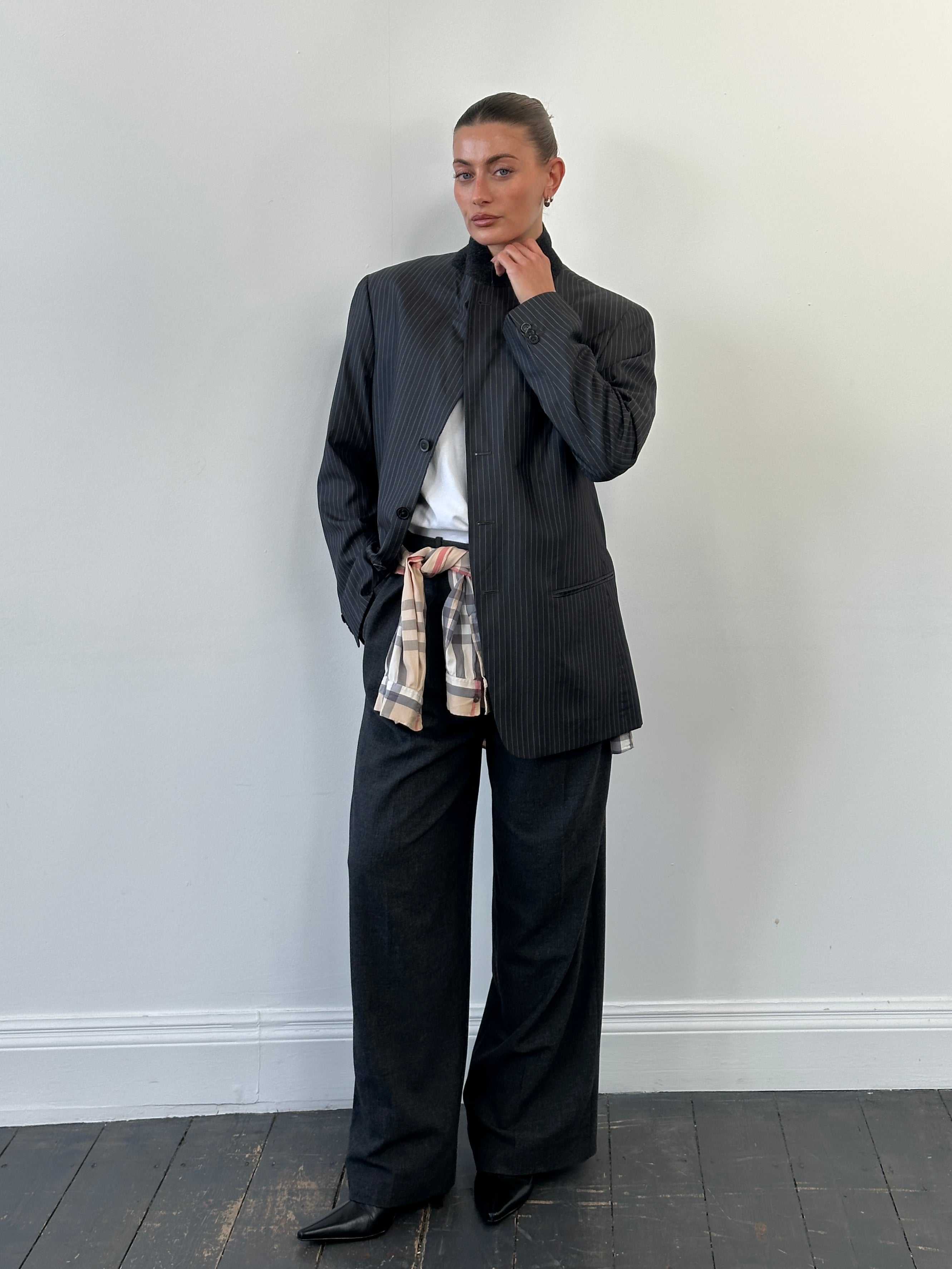 Armani Collezioni 1990s wool silk pinstripe blazer, single-breasted, in size 42R/XL, with classic tailored fit and stylish design.