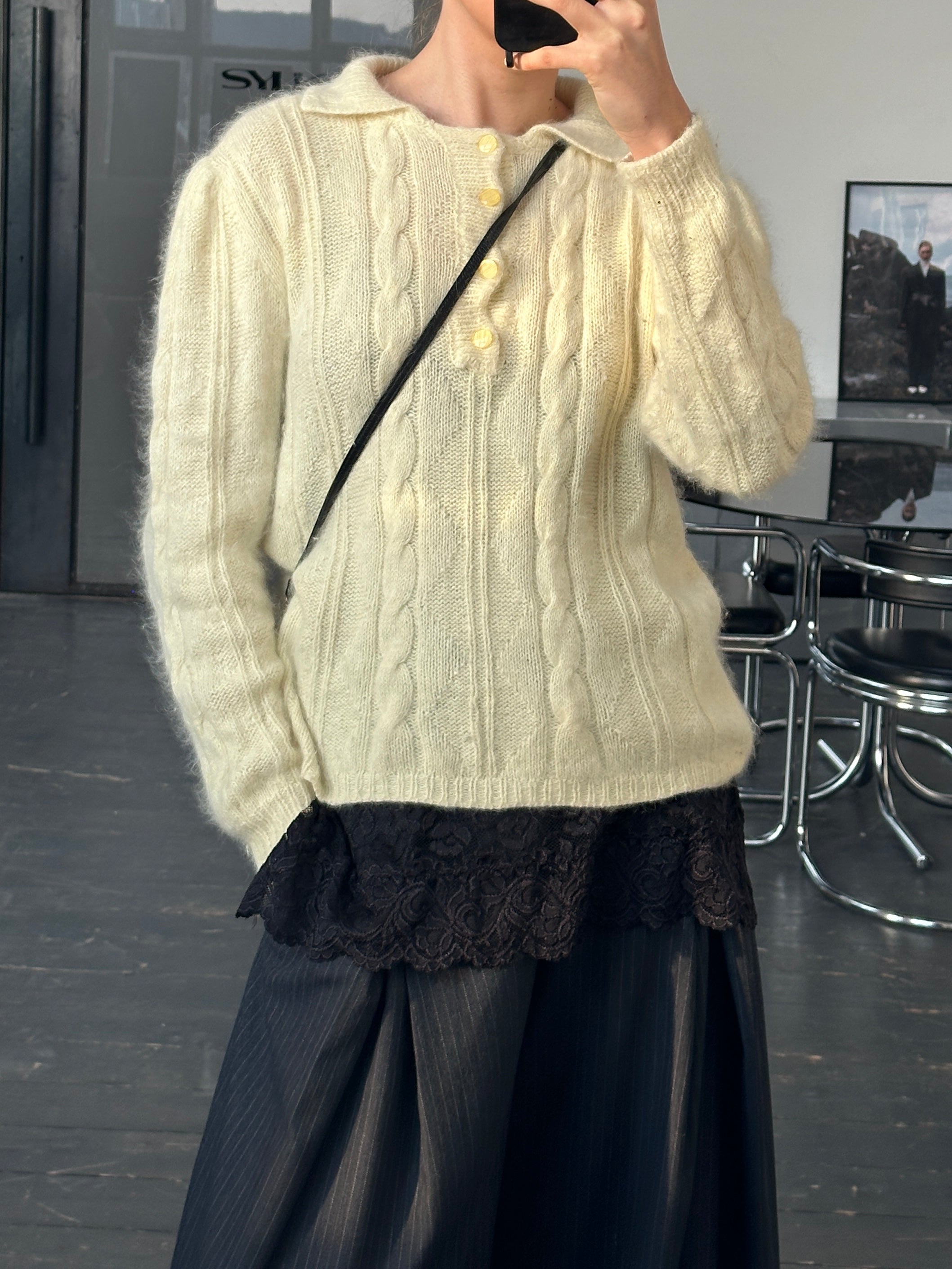 Vintage 1980s mohair knitted polo jumper in size M, featuring classic design and soft textured fabric.