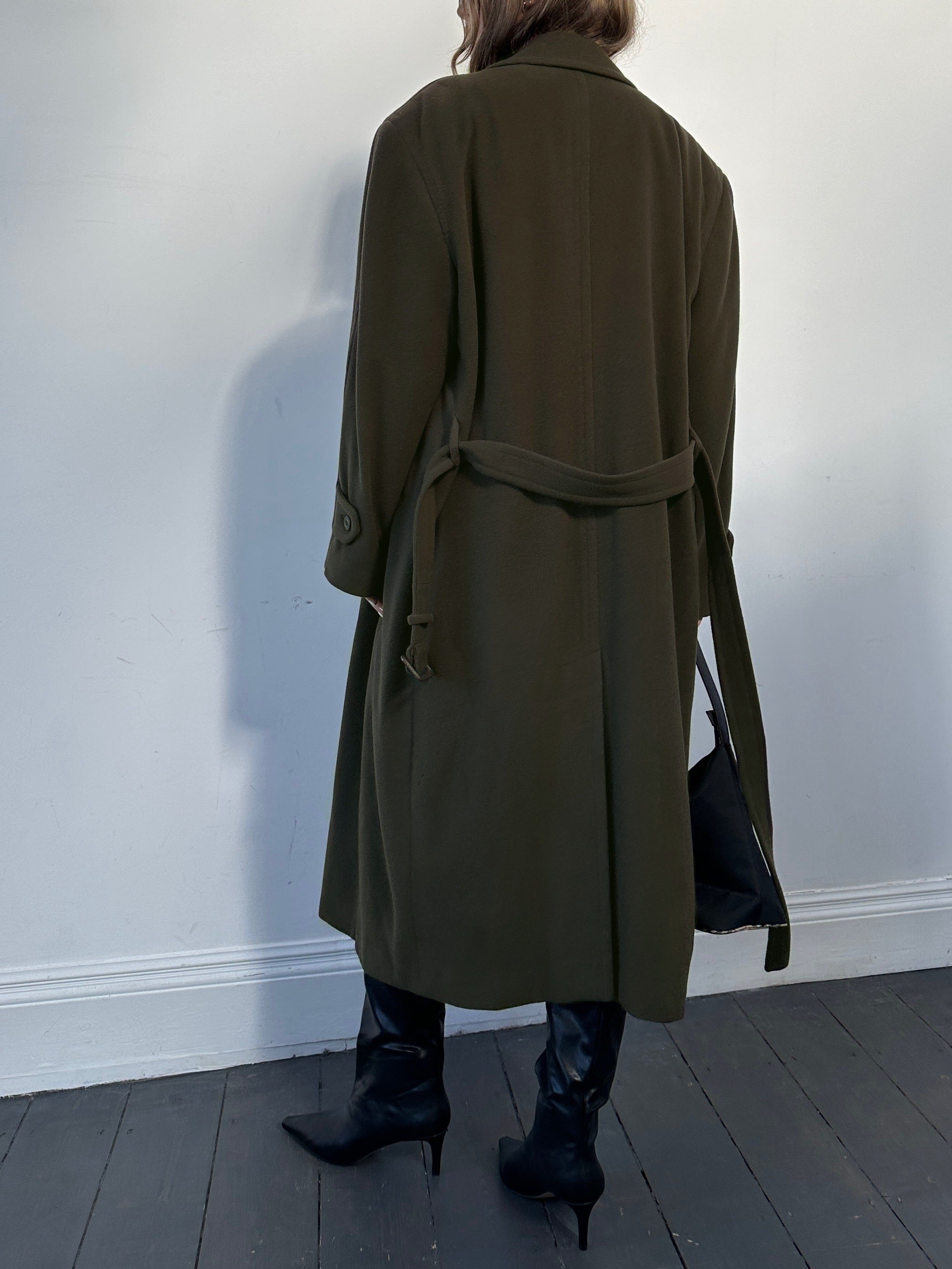 Vintage double-breasted floor-length wool cashmere coat with belt in XL size, showcasing classic style and elegant design.
