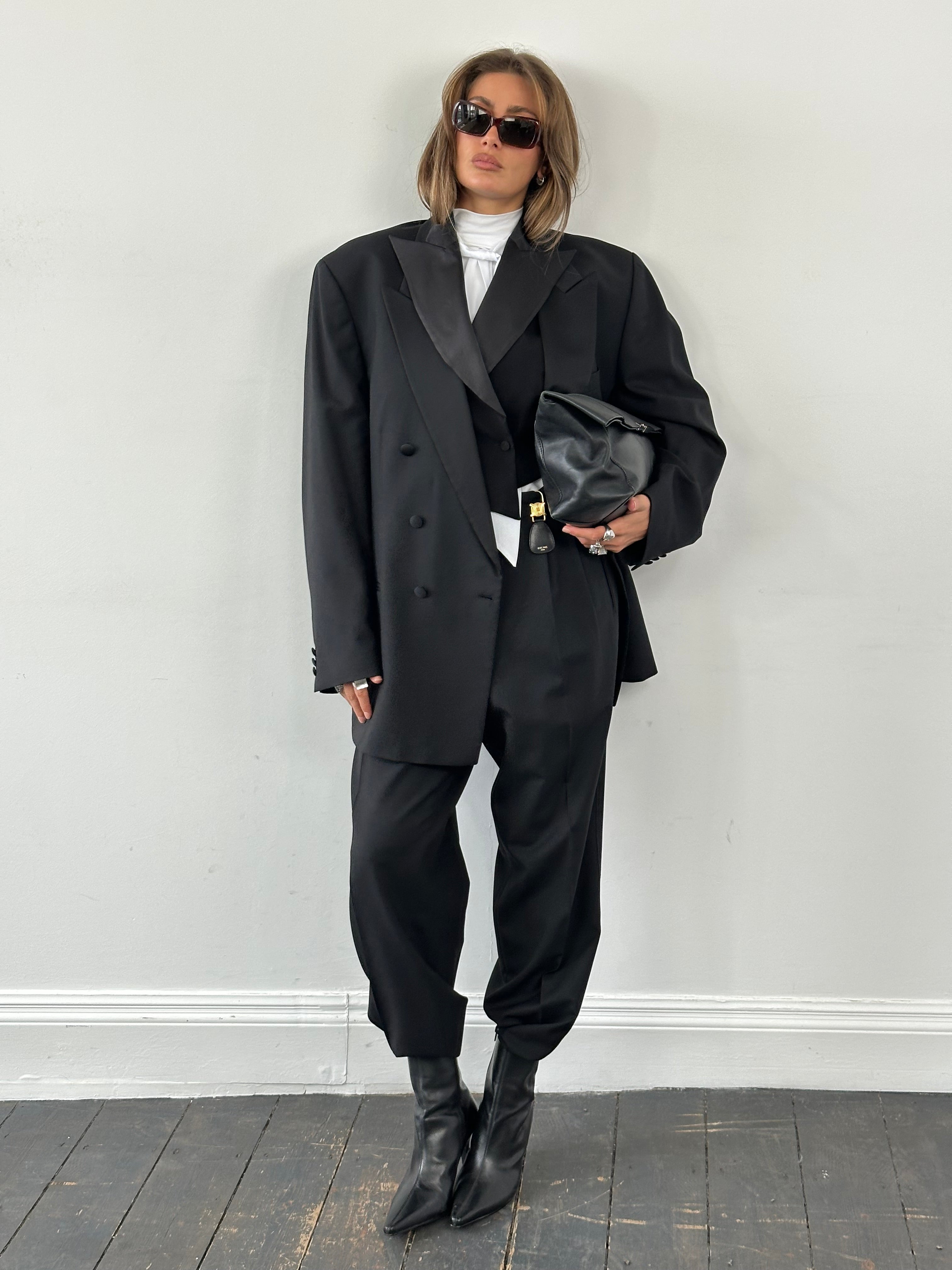Vintage 1990s men's tuxedo suit, double-breasted style, pure wool fabric, size 46R/W34-36, classic formalwear with peak lapels.