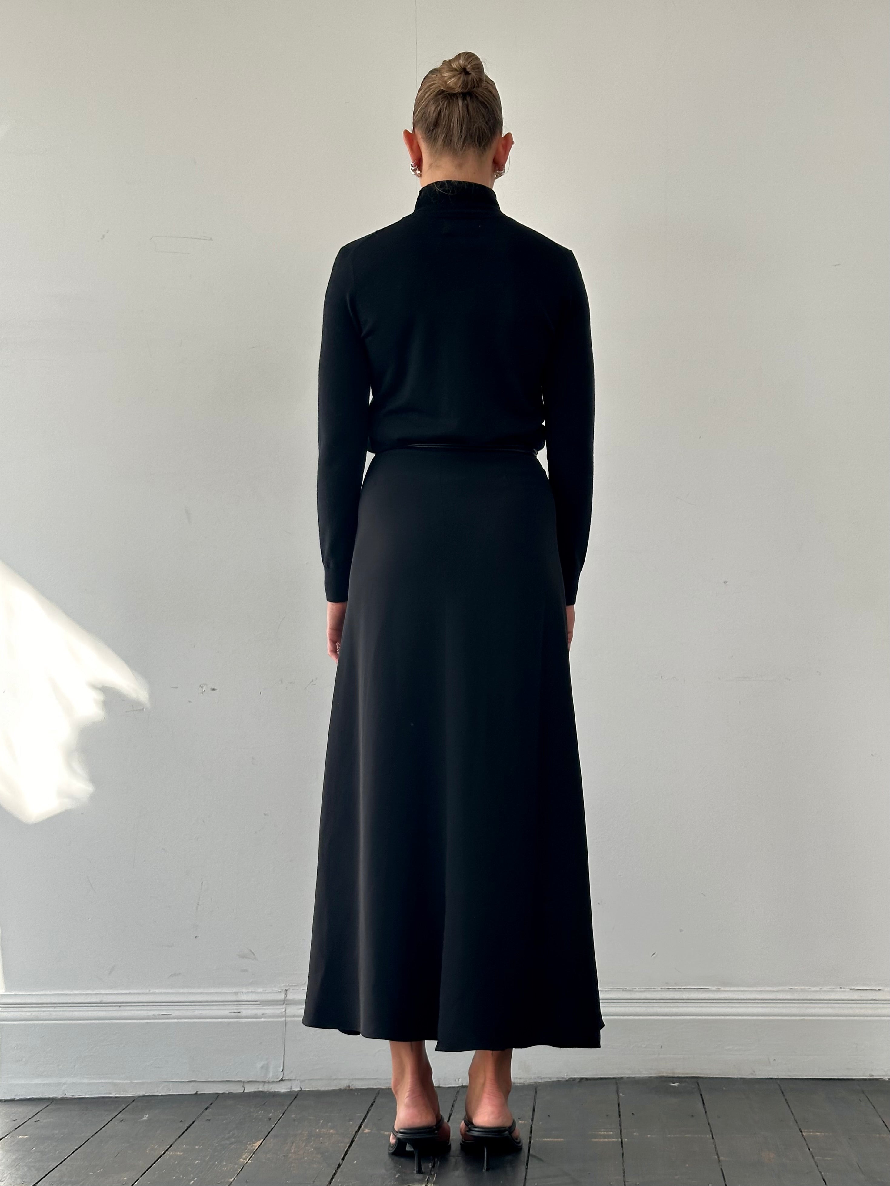 Giorgio Armani SS2023 pure silk A-line maxi skirt with split front in size W26, shown in a flowing fabric design.