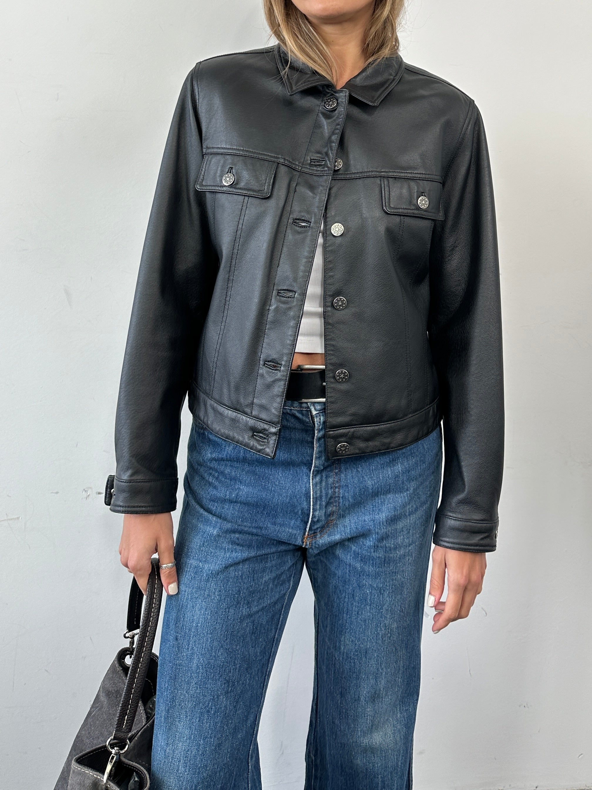 Vintage boxy leather jacket in black, featuring classic design and front zipper, size S/M, stylish and durable for casual wear.