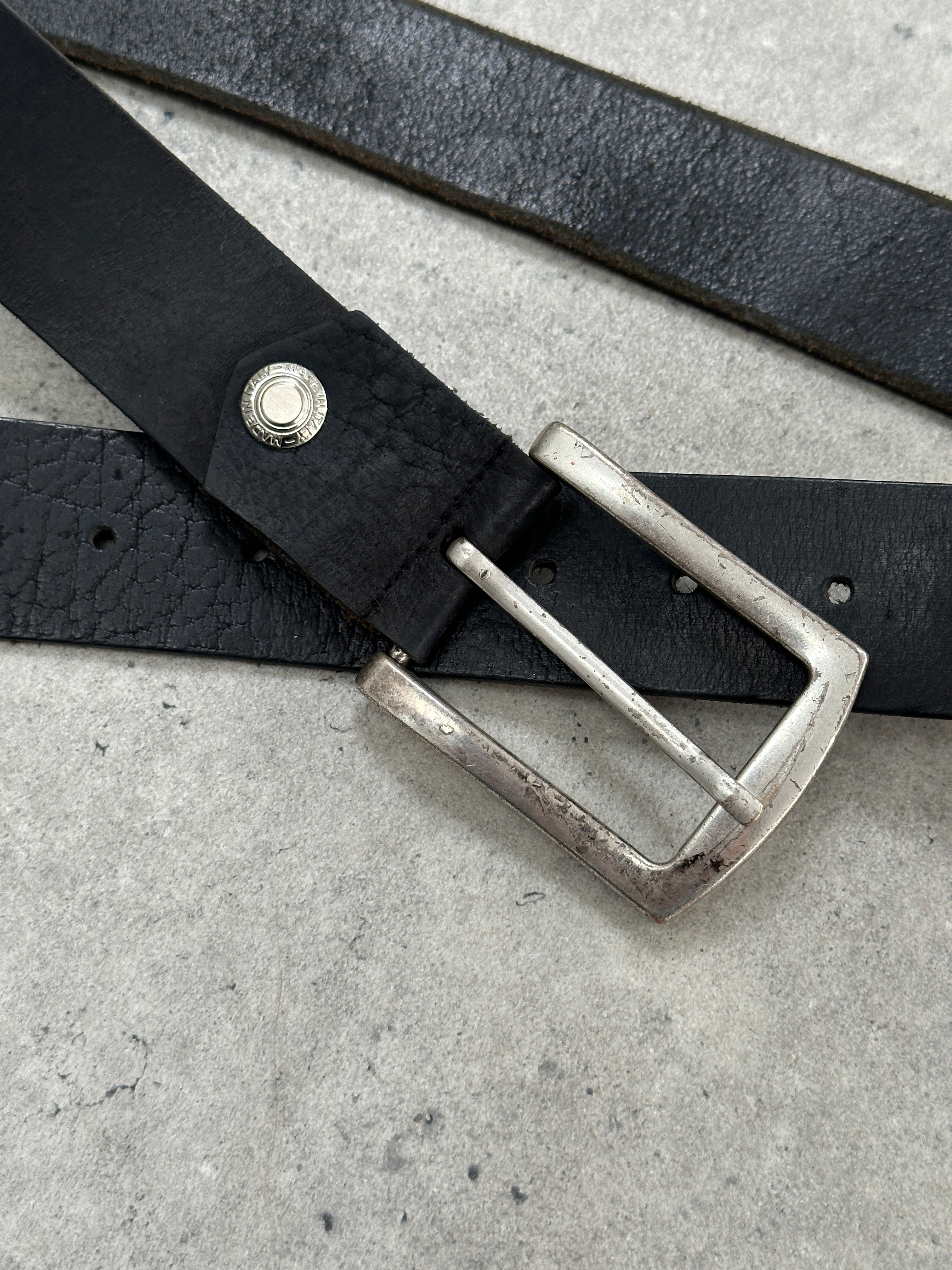 Vintage Italian 1990s chrome leather belt, 34-38 inches, featuring sleek chrome finish and classic leather design.