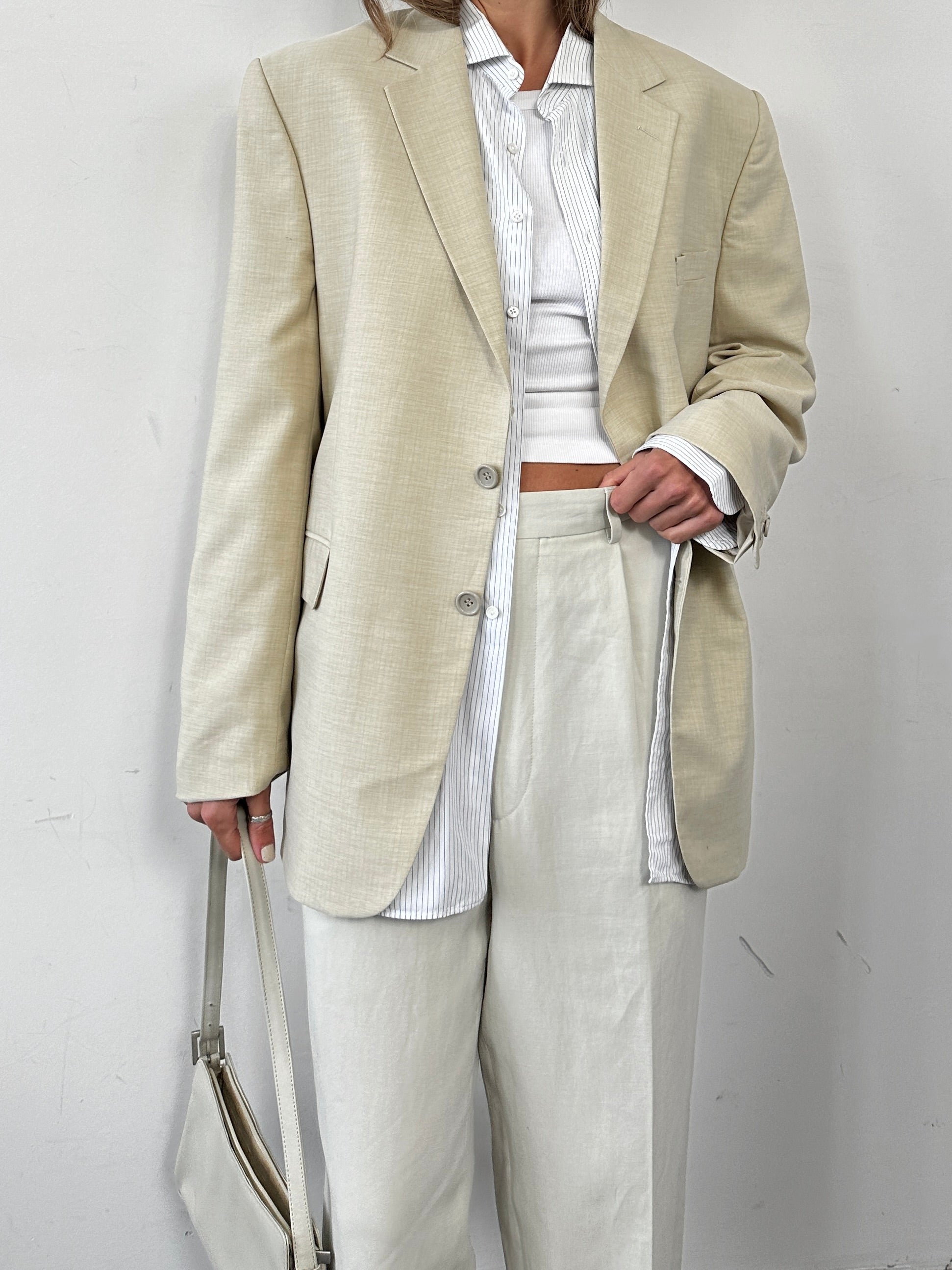 Vintage wool single-breasted blazer in size L/XL, tailored fit with classic lapels, shown on a hanger against a neutral background.